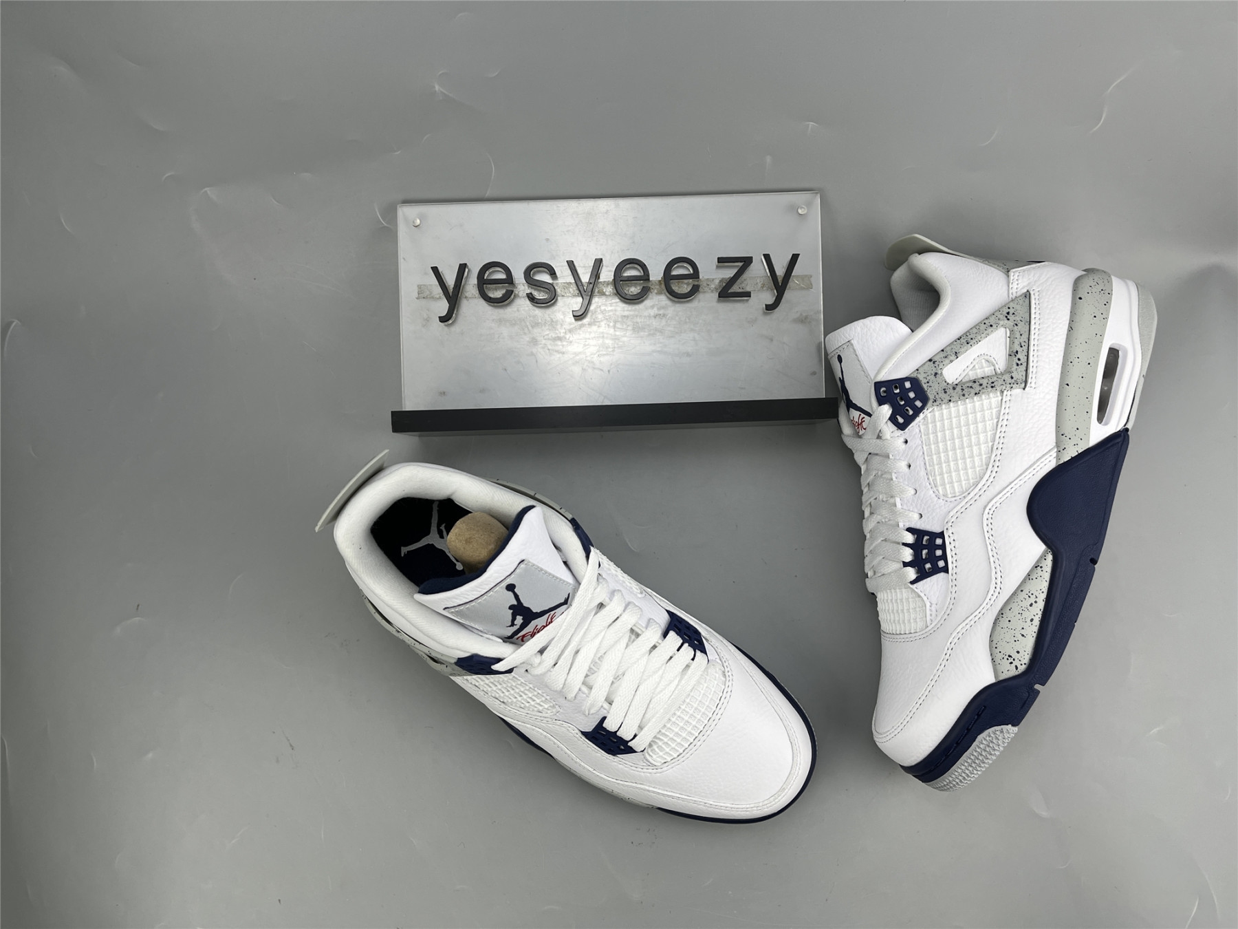 UA AIR JORDAN 4 RETRO 