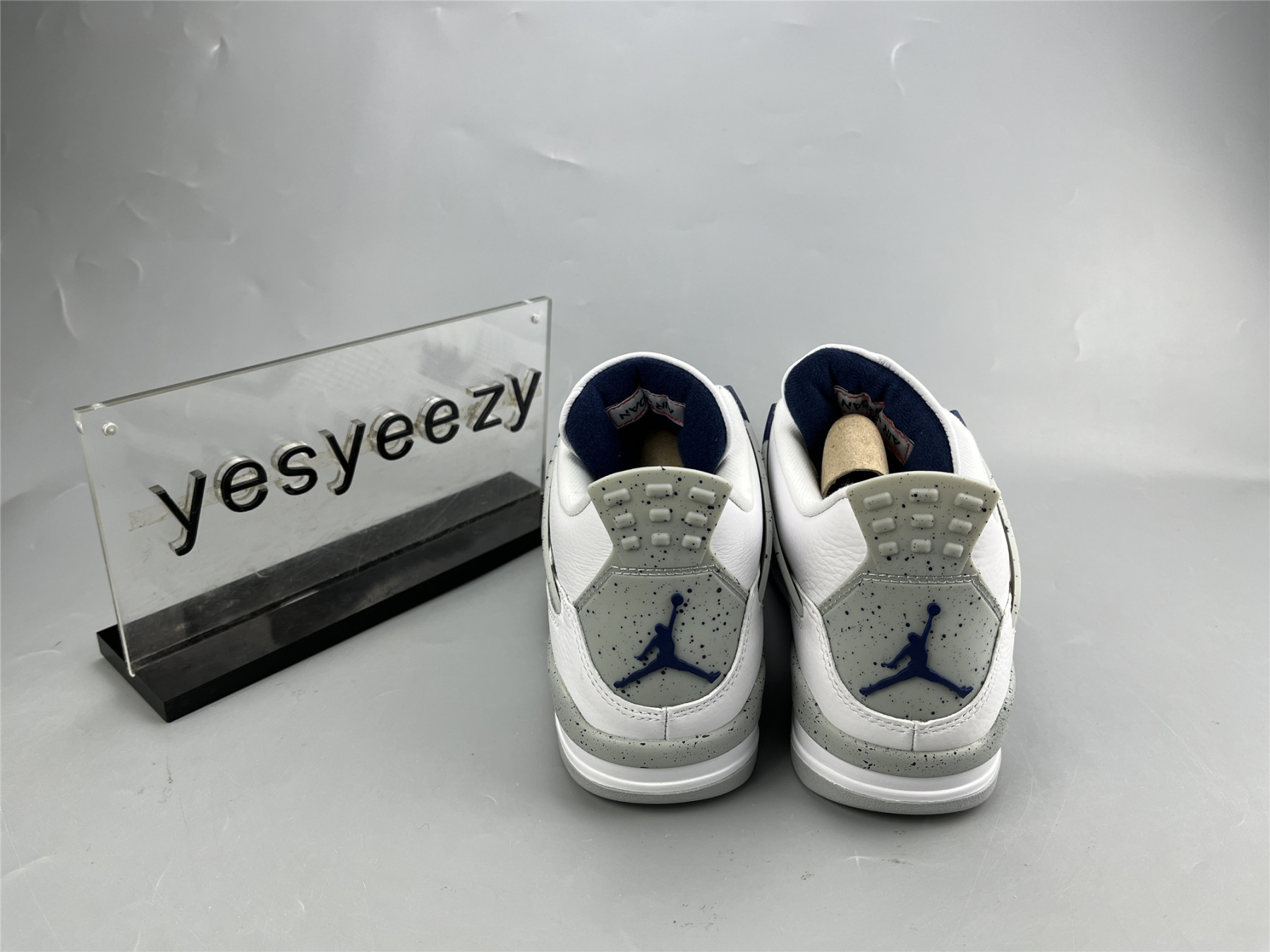UA AIR JORDAN 4 RETRO 