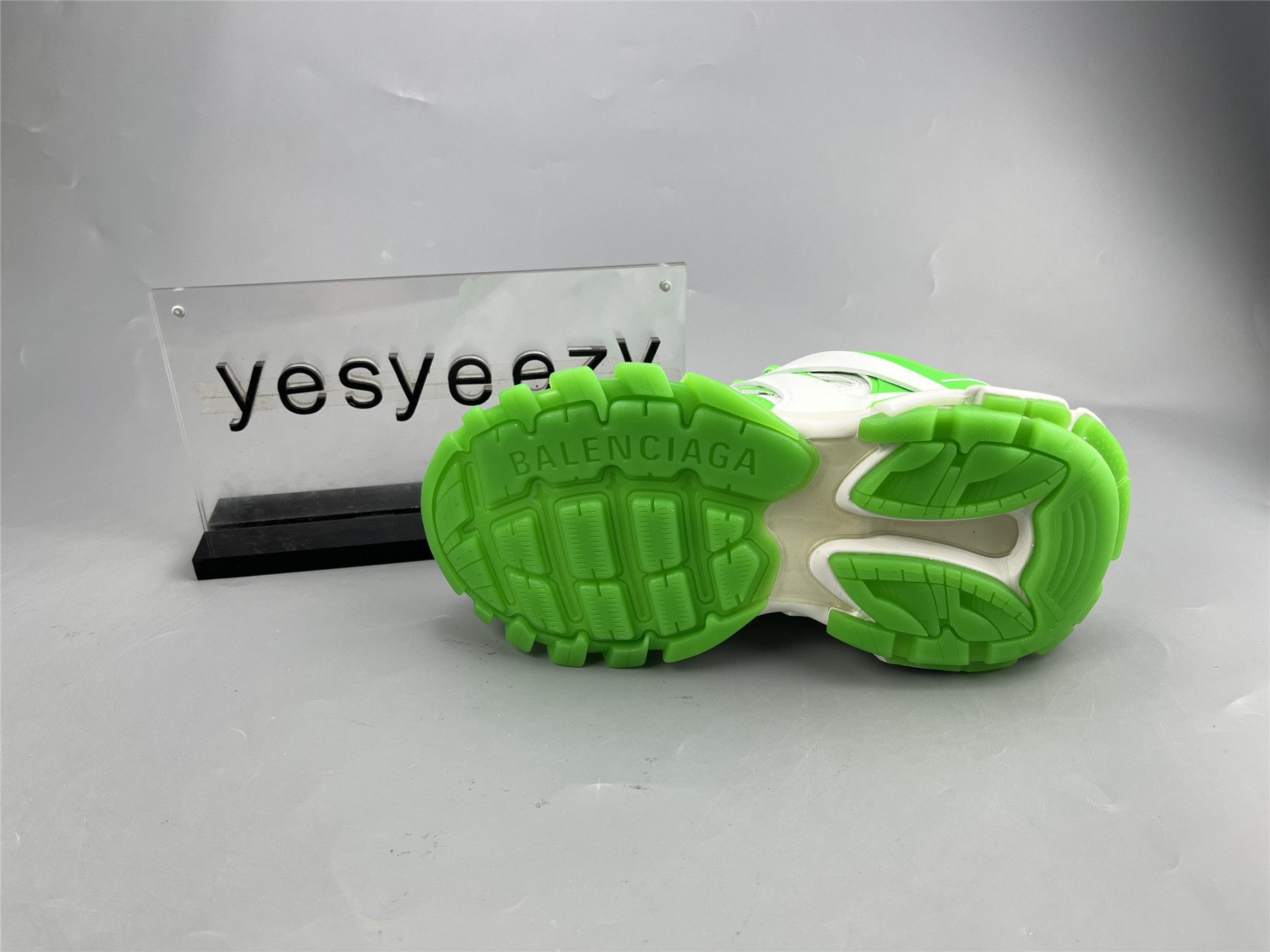 UA TRACK WHITE GREEN GLOW