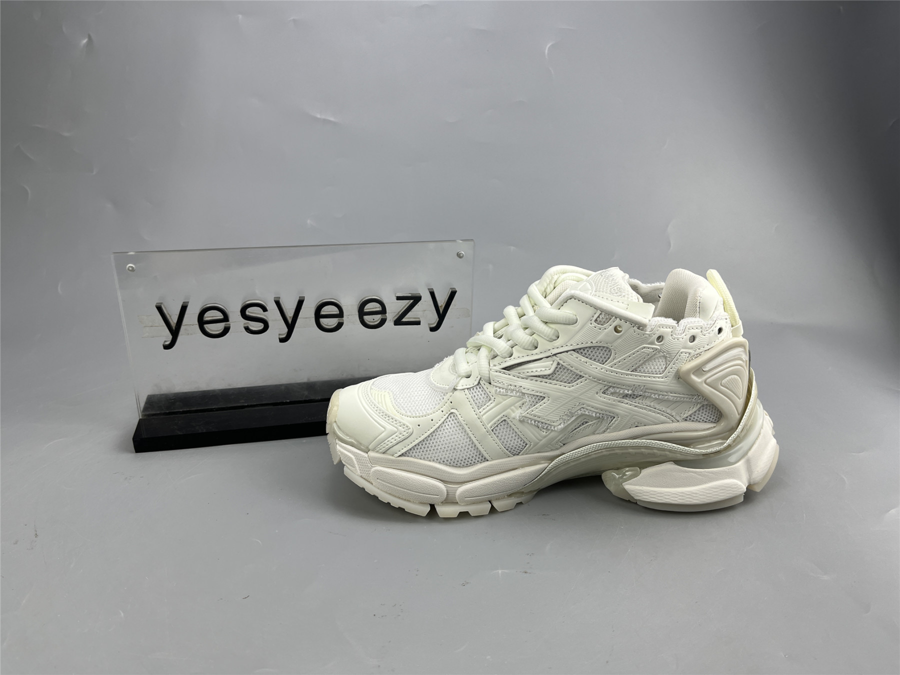 UA RUNNER FLUORESCENT WHITE