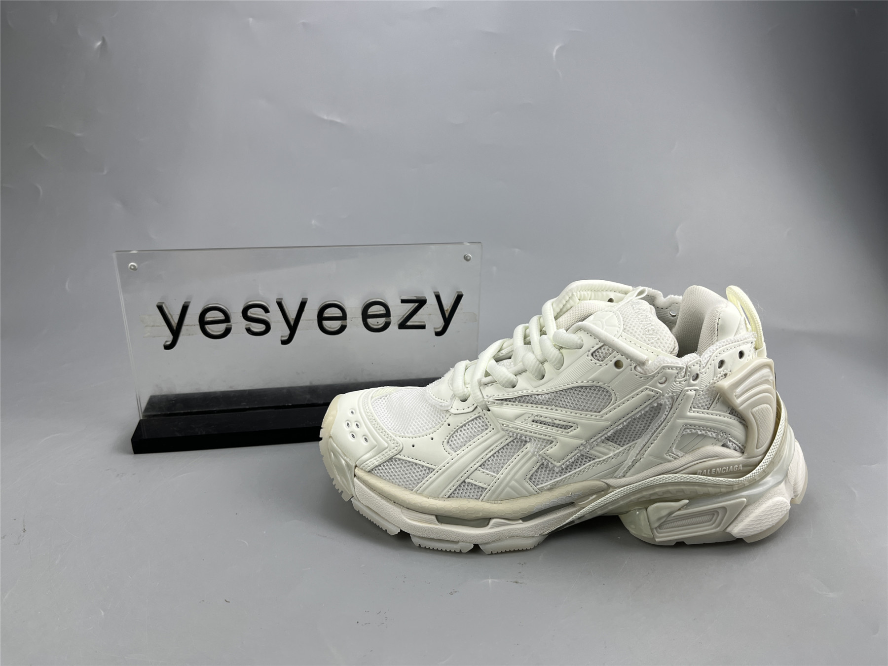 UA RUNNER FLUORESCENT WHITE