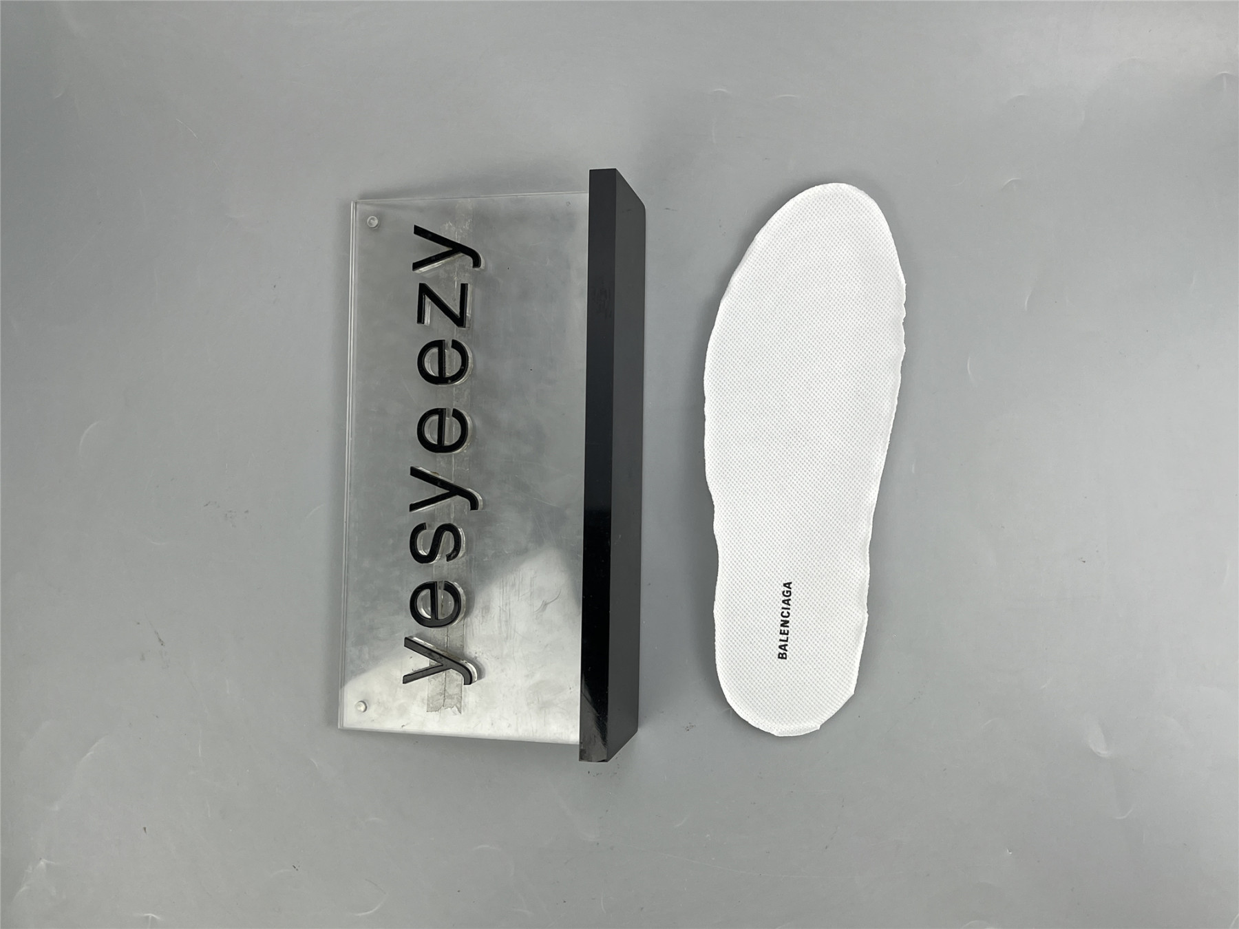 UA RUNNER FLUORESCENT WHITE