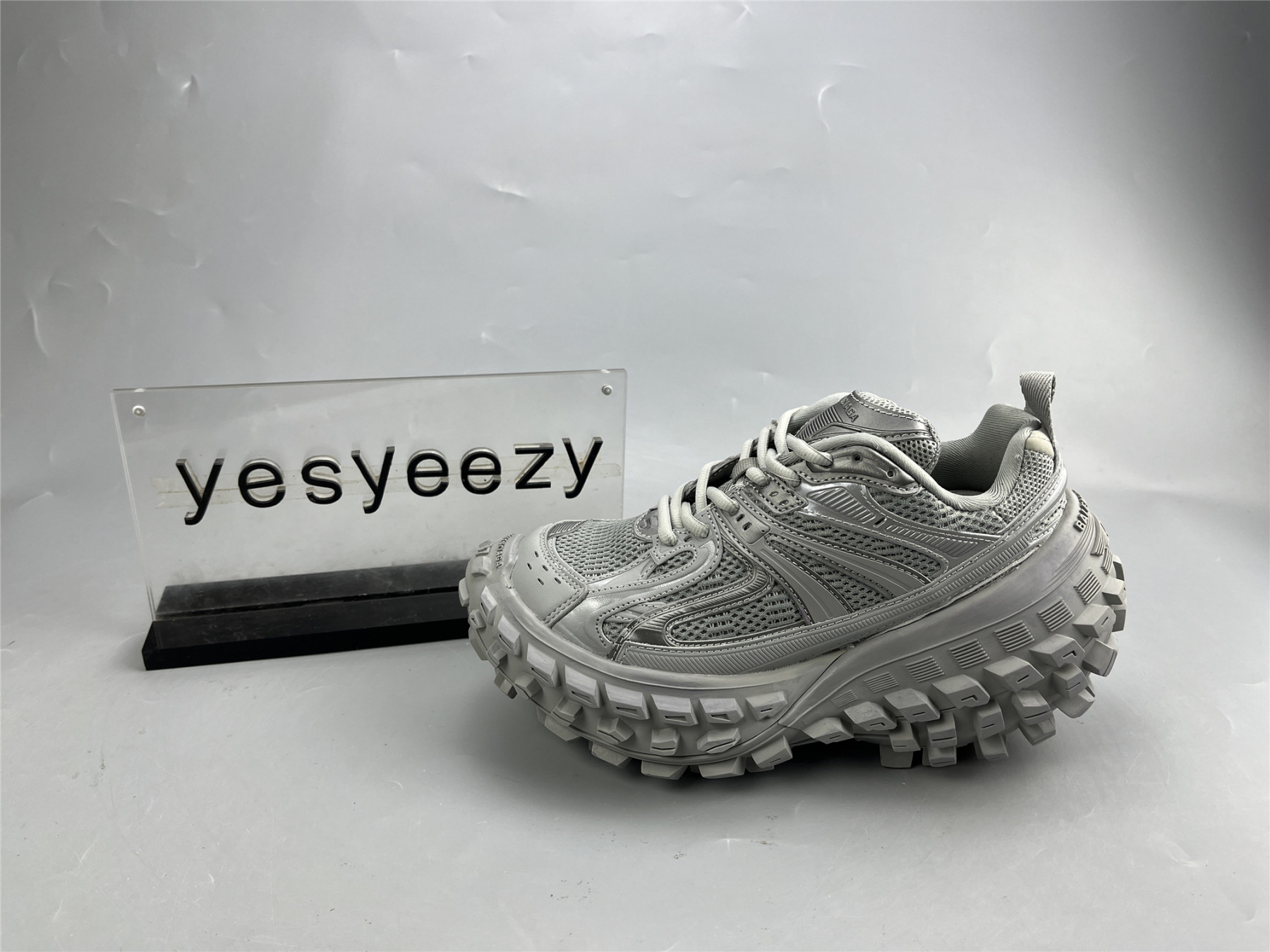 UA DEFENDER GREY