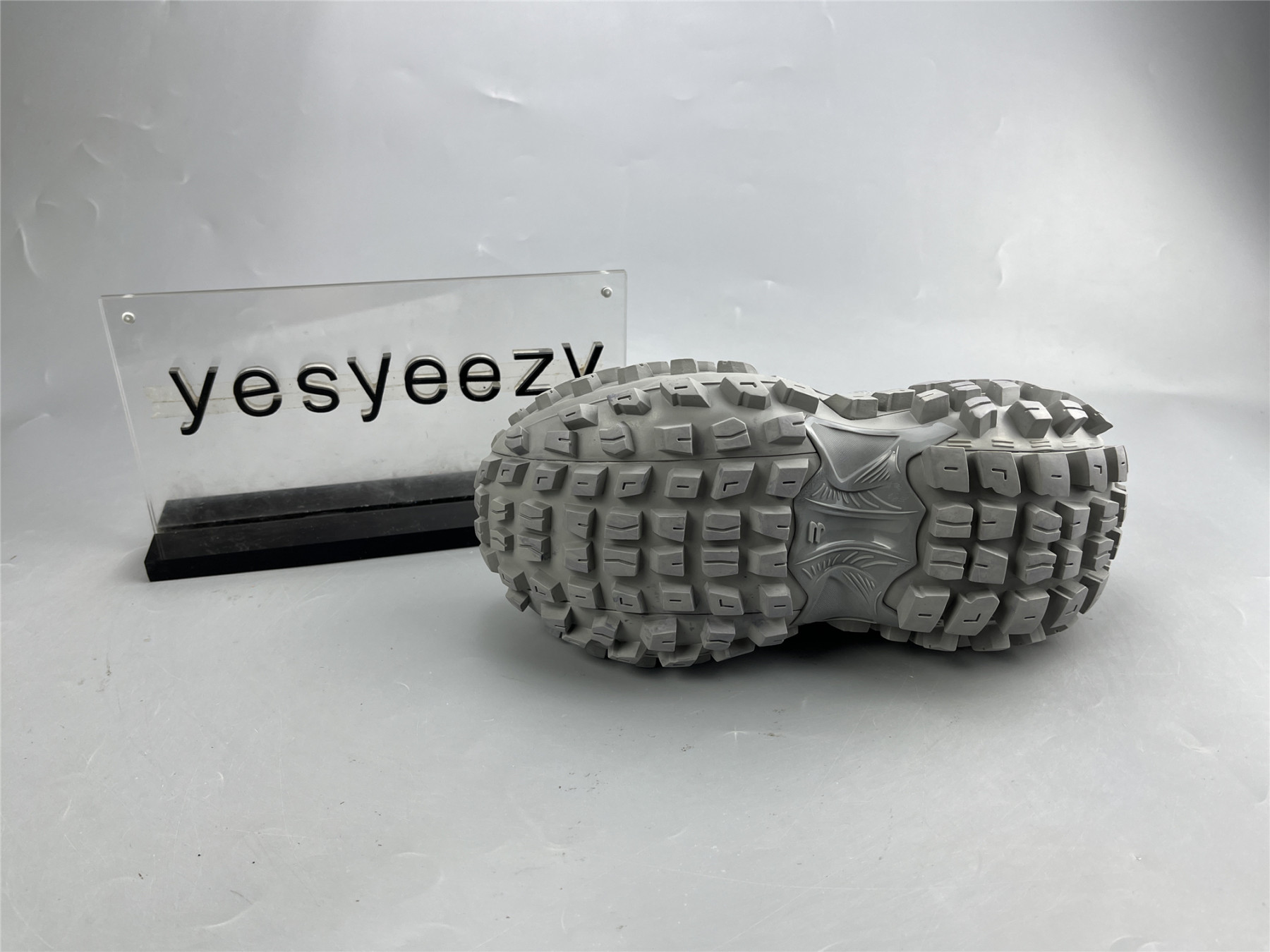 UA DEFENDER GREY