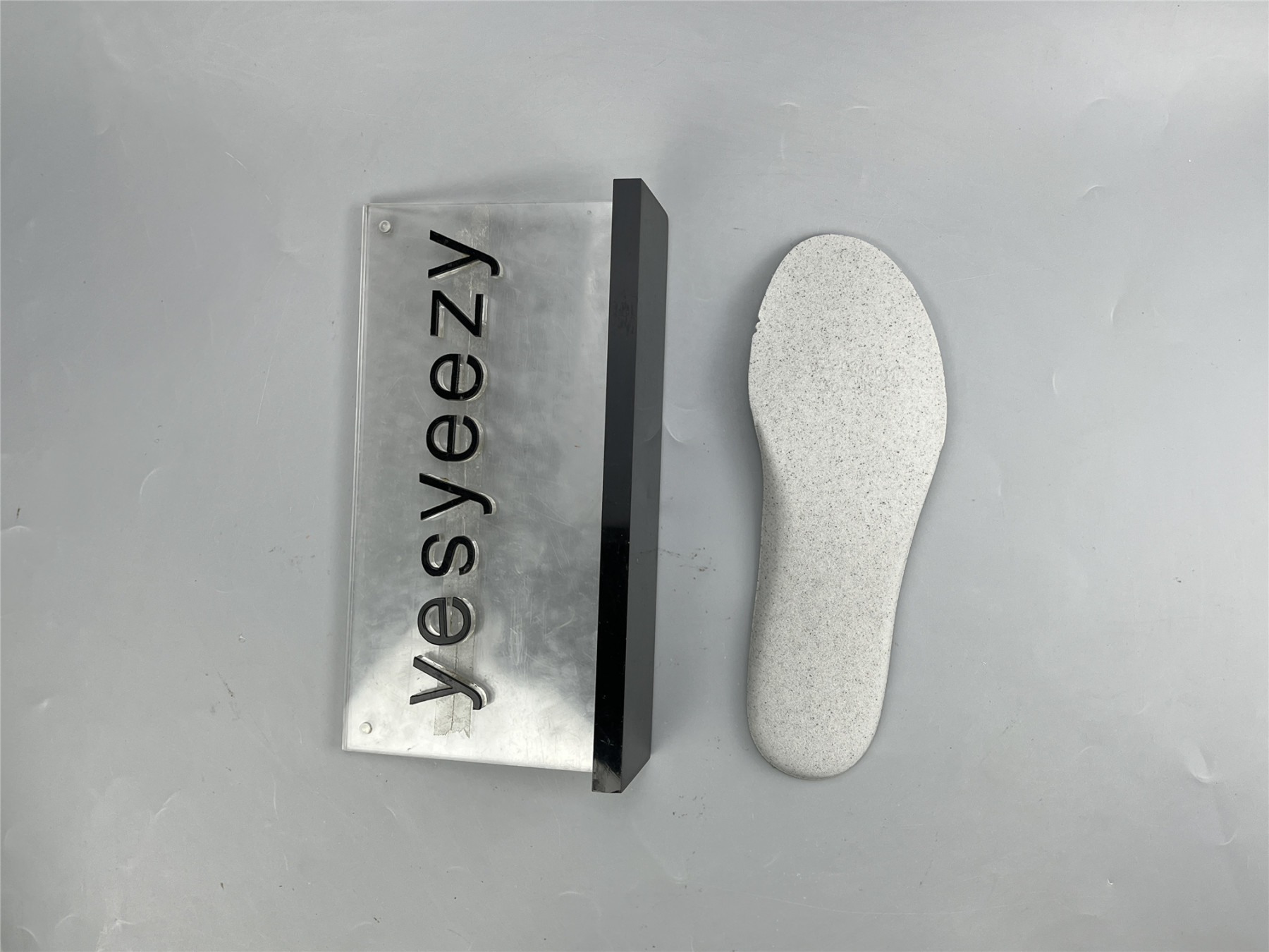 UA DEFENDER GREY
