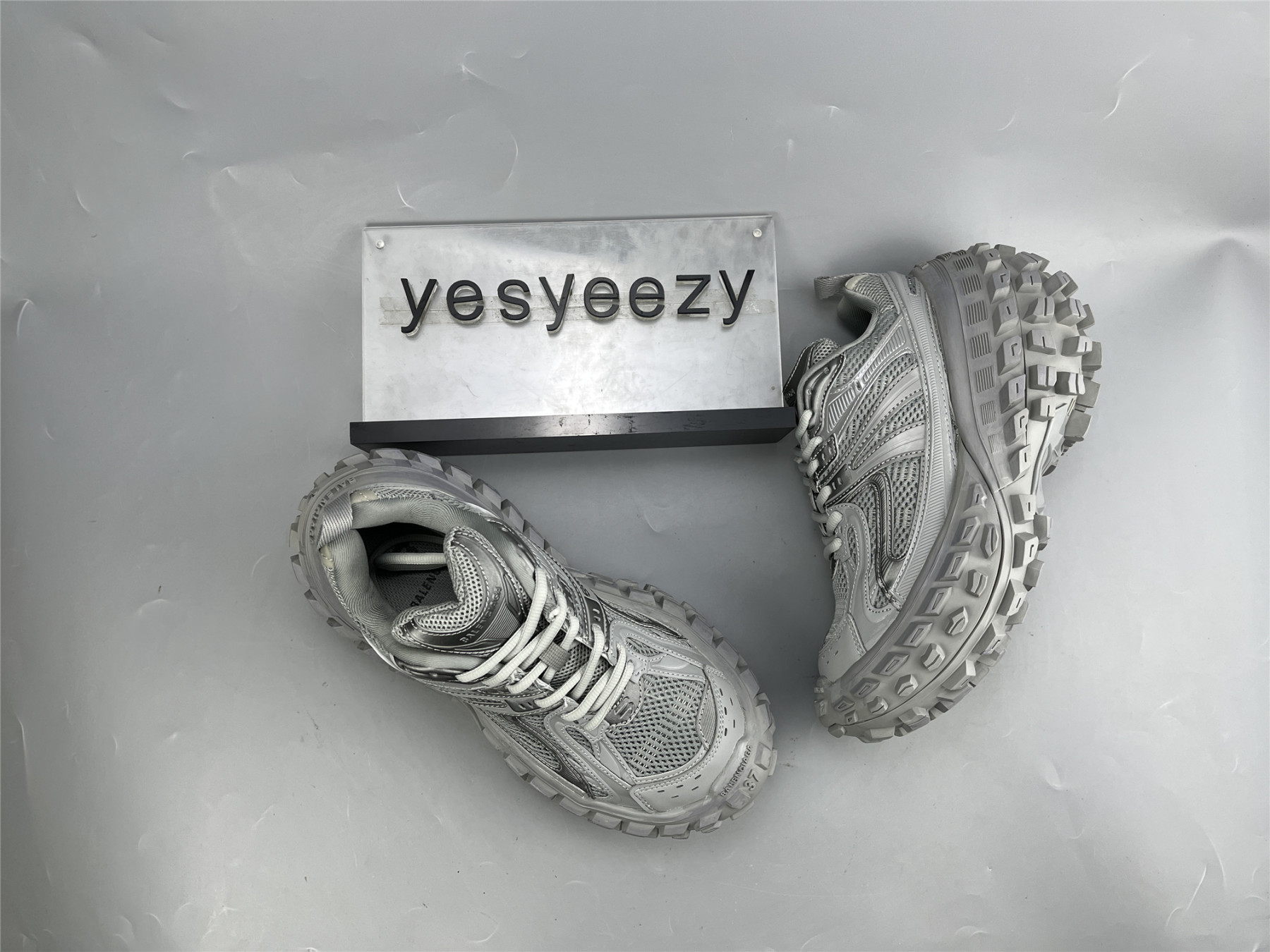 UA DEFENDER GREY