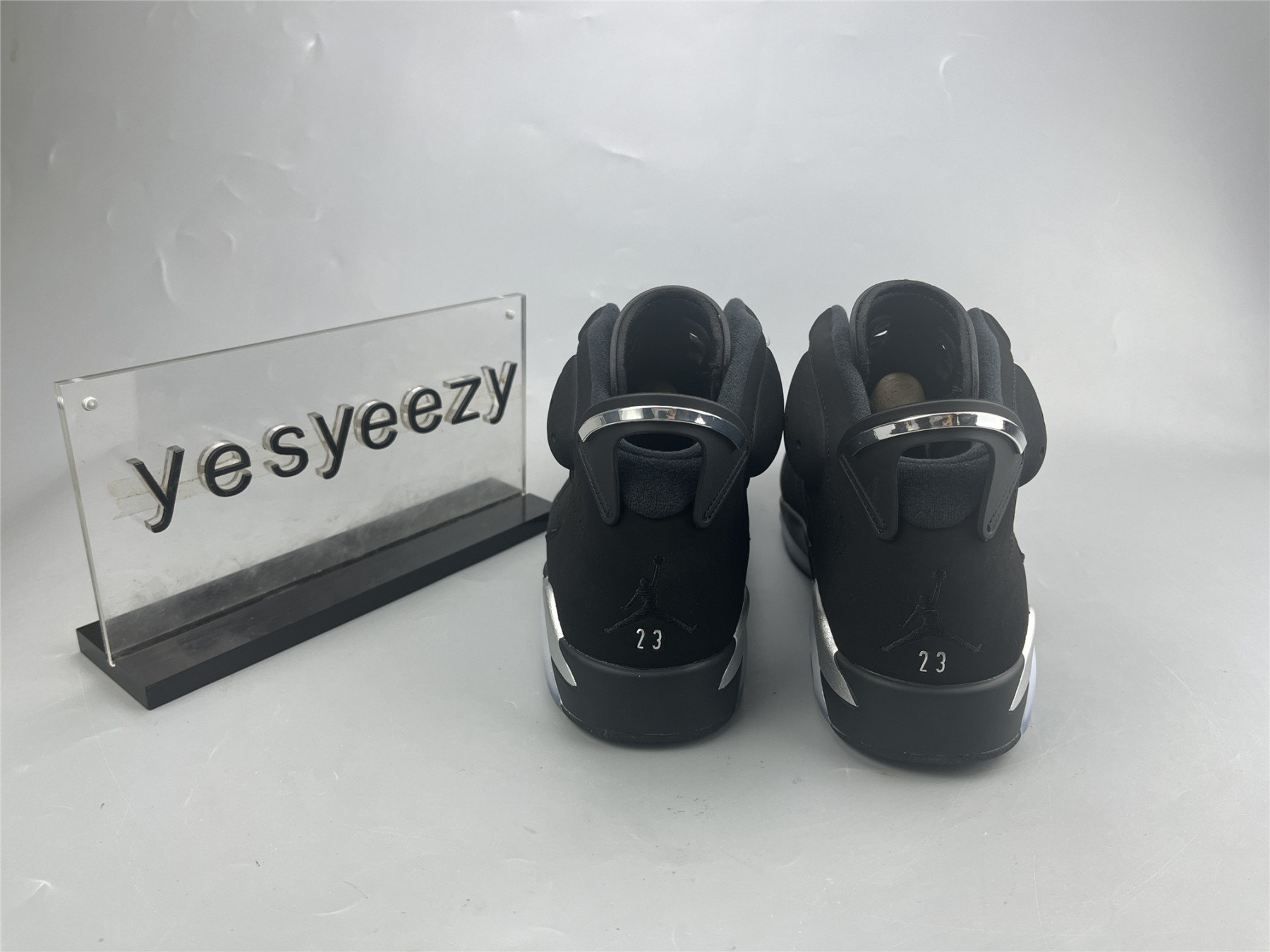 UA AIR JORDAN 6 RETRO 