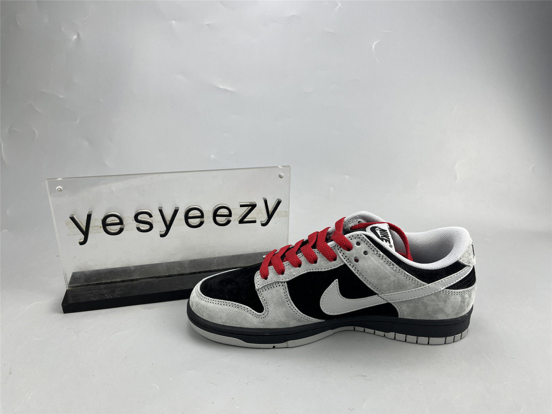 UA NIKE DUNK LOW GREY BLACK
