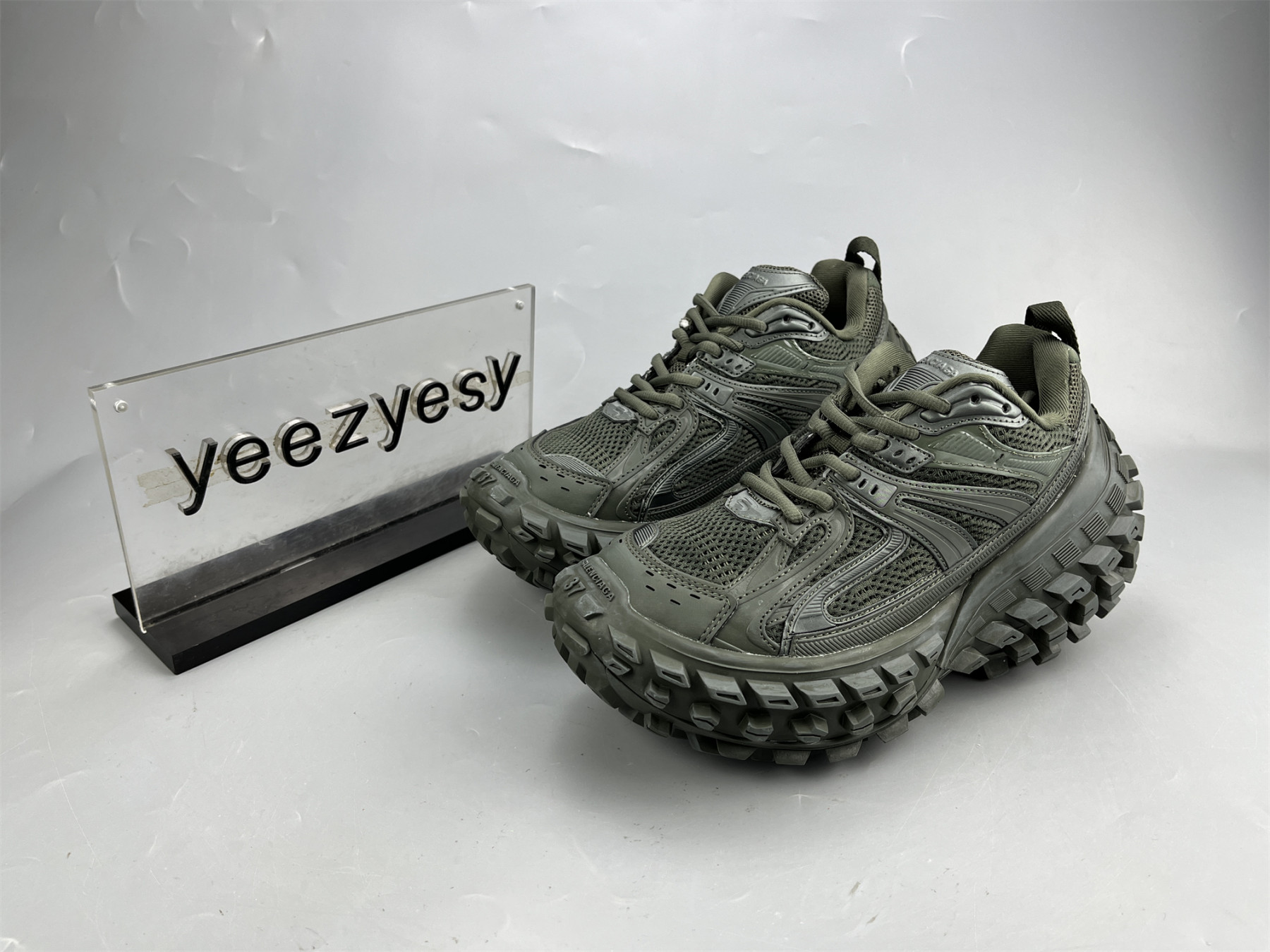 UA DEFENDER KAKI