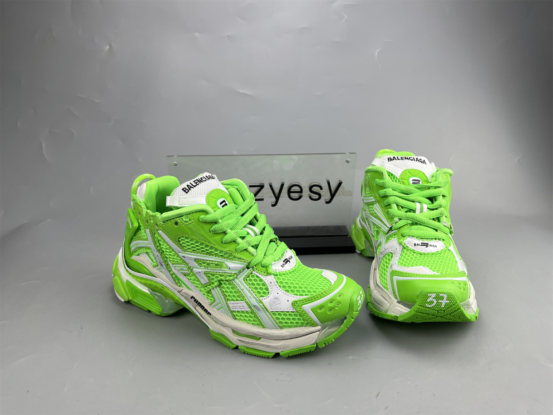 UA RUNNER WHITE GREEN