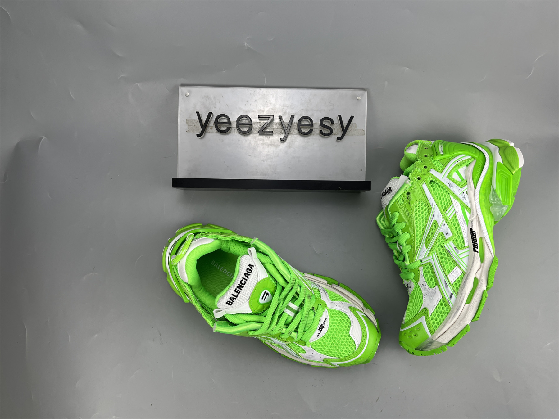 UA RUNNER WHITE GREEN