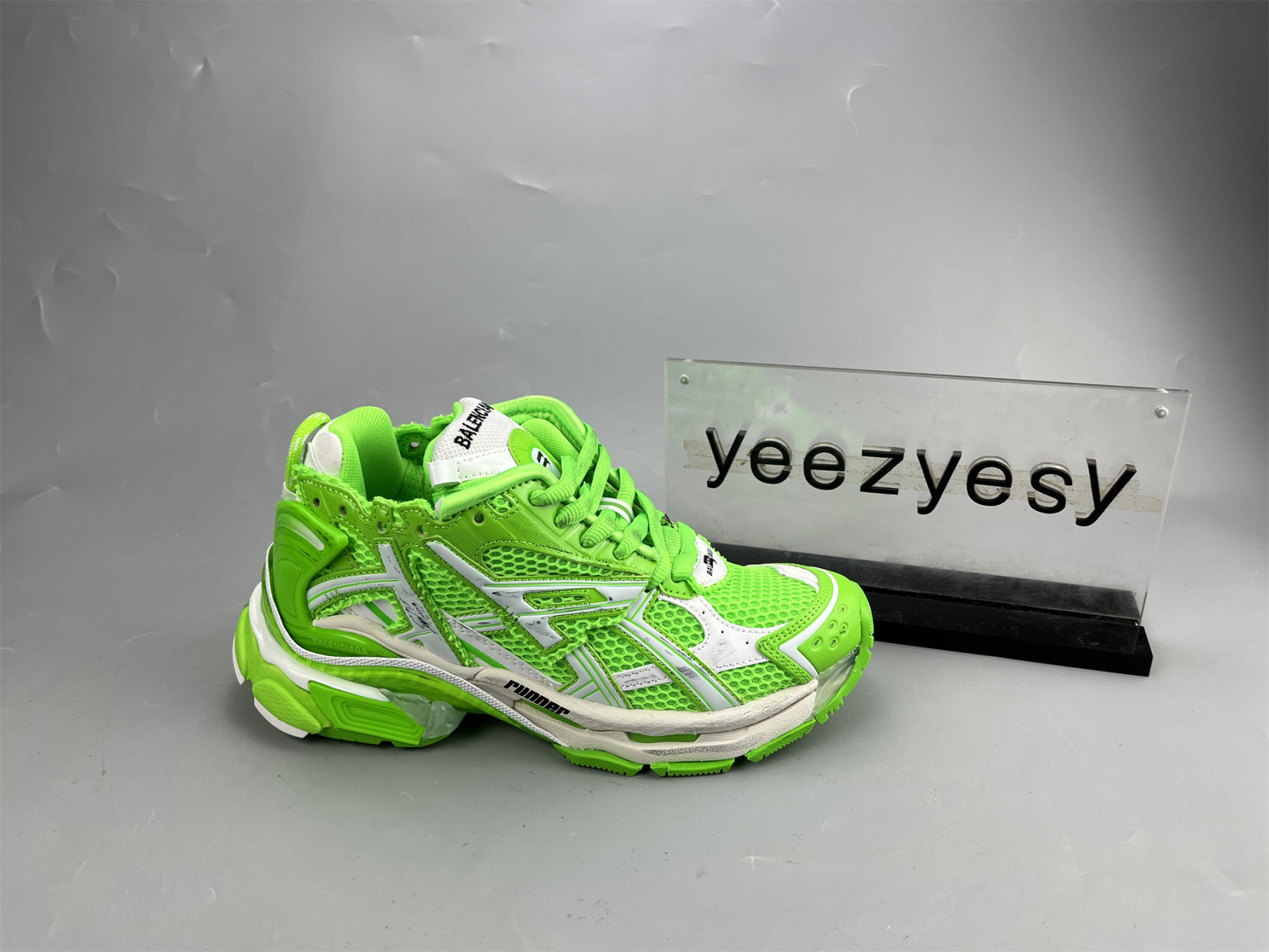 UA RUNNER WHITE GREEN