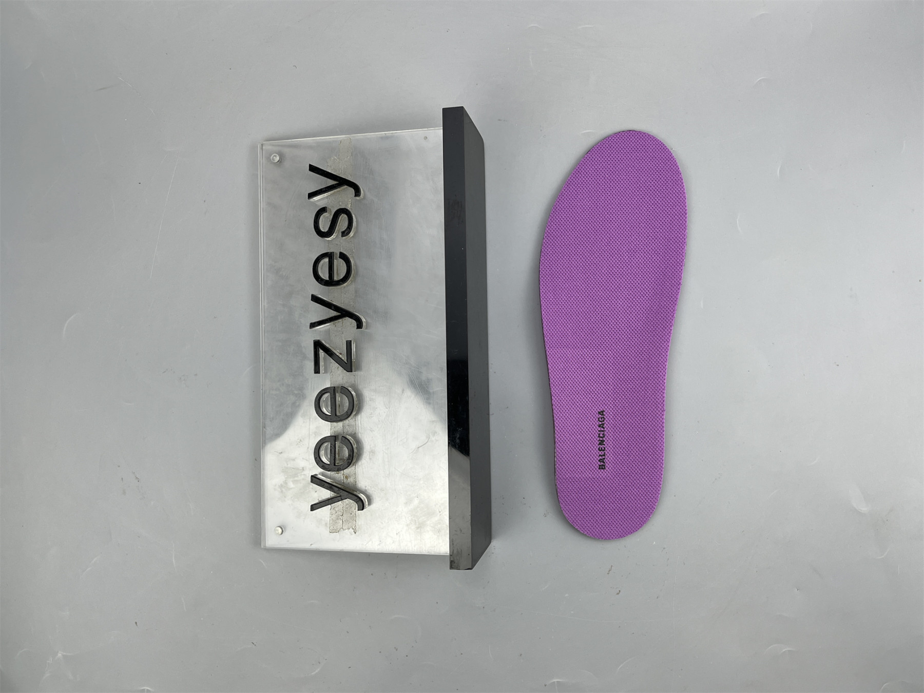UA SNEAKER SILVER COLORBLOCK