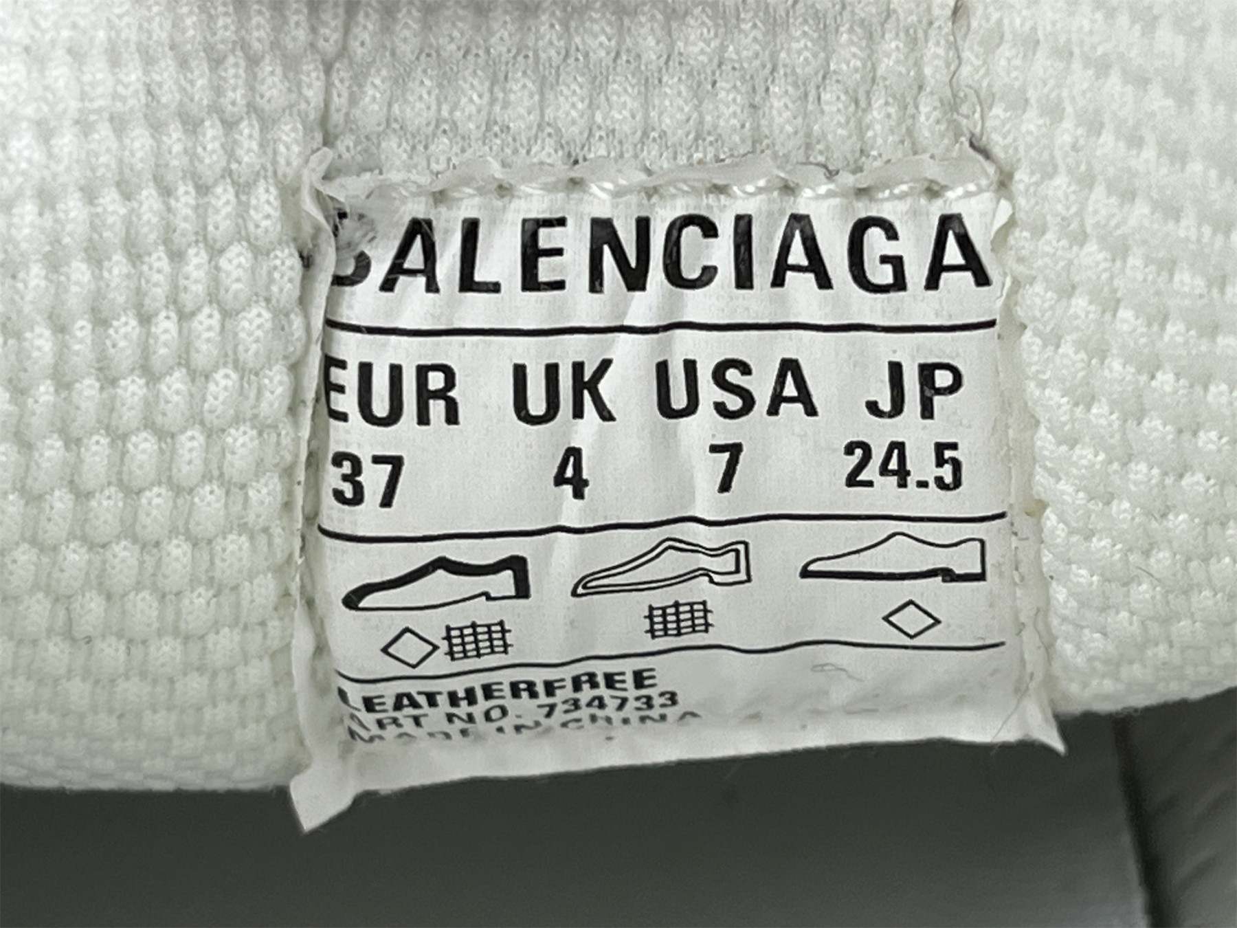 UA RUNNER CHAMPAGENE GOLD