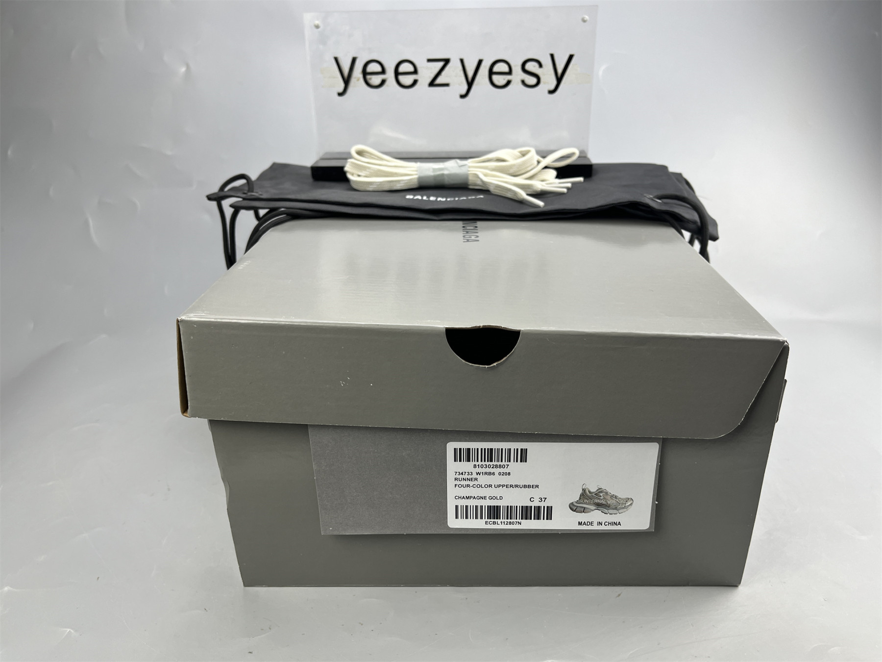 UA RUNNER CHAMPAGENE GOLD