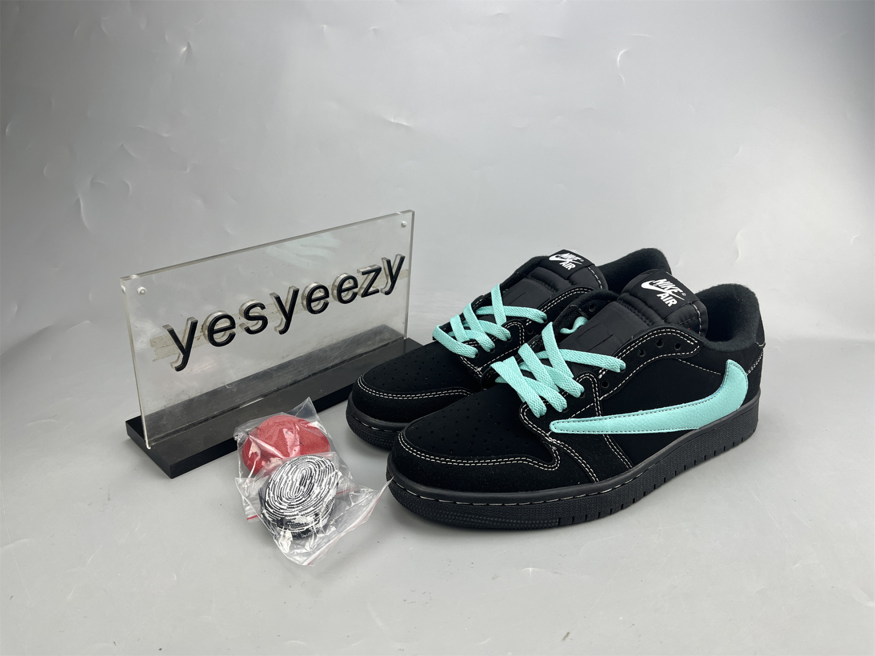 ua air jordan 1 low t*f*ny phanT0m