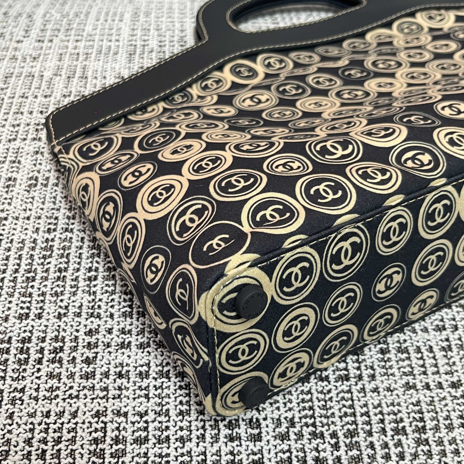 Ch**el vintage hard-handled tote bag 46x34x8cm
