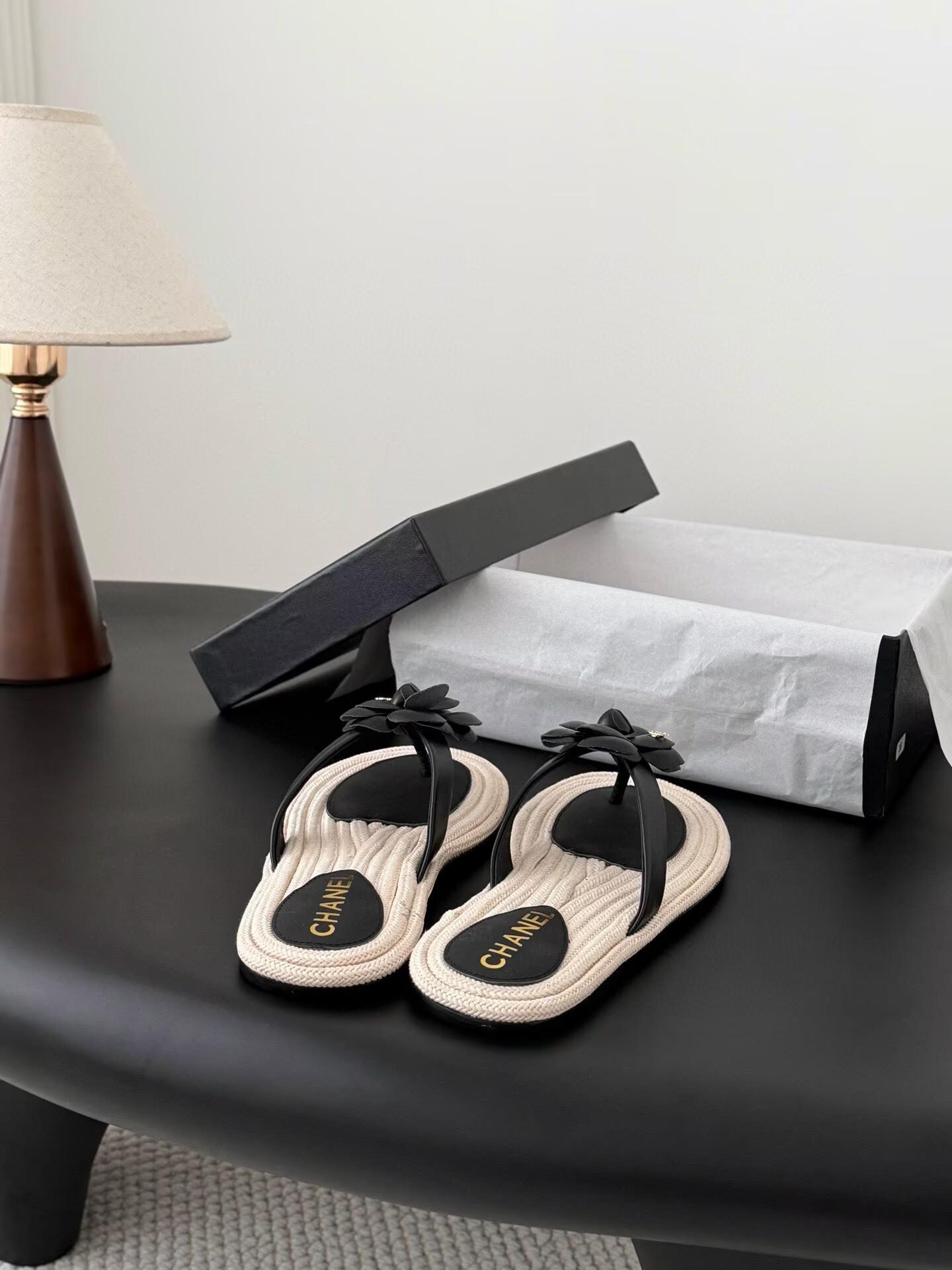 ua Ch**el thongs slides