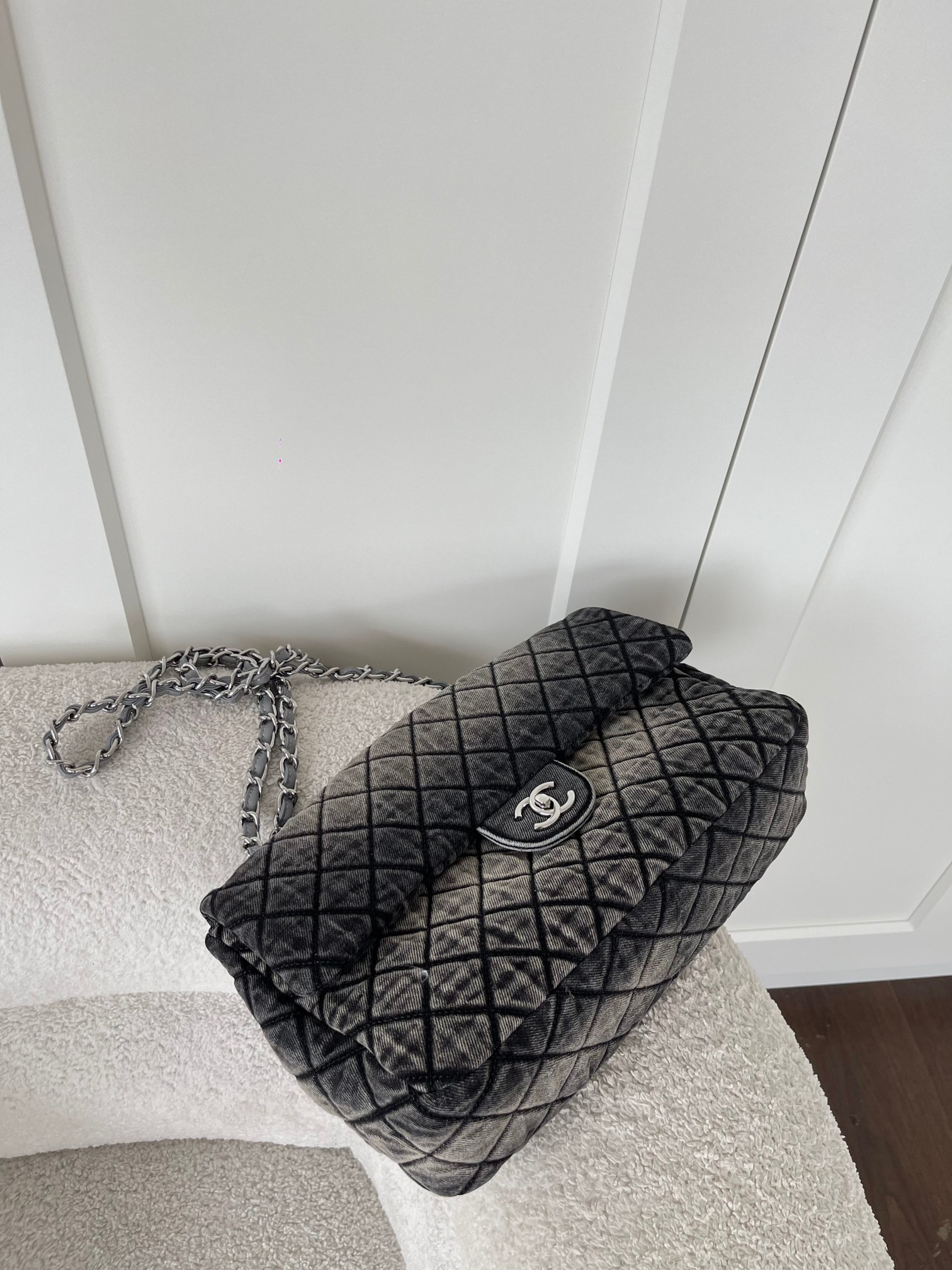 ch**el De*1mpression flap bag 33x22x8cm