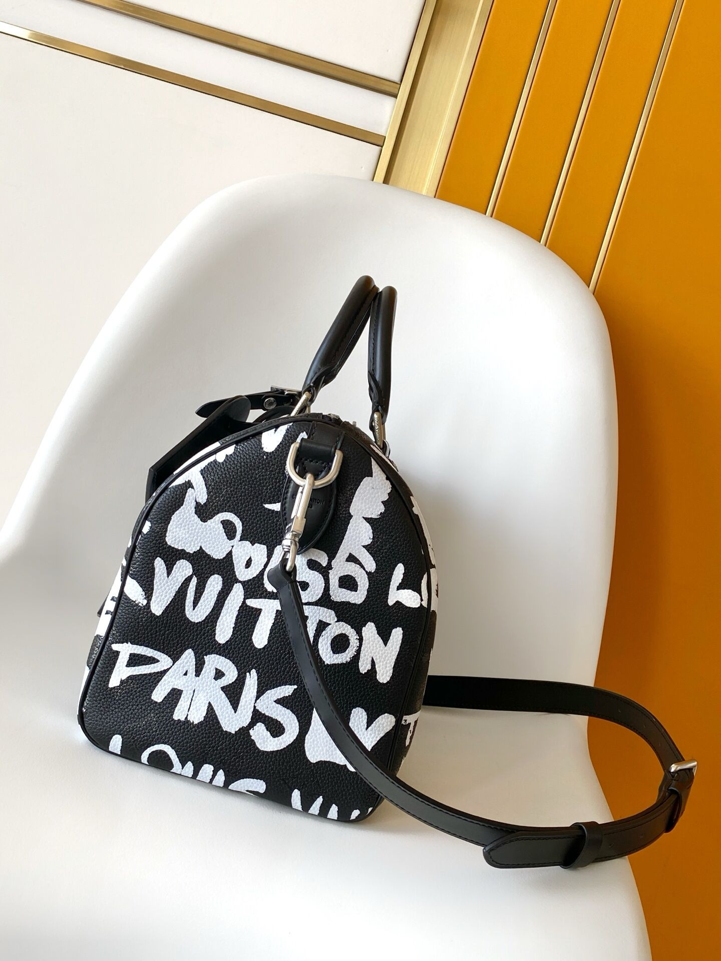 LV SPEEDY P9 BANDOULIÈRE 30 SCRIBBLE Handbag M26175 22.5x18x32cm