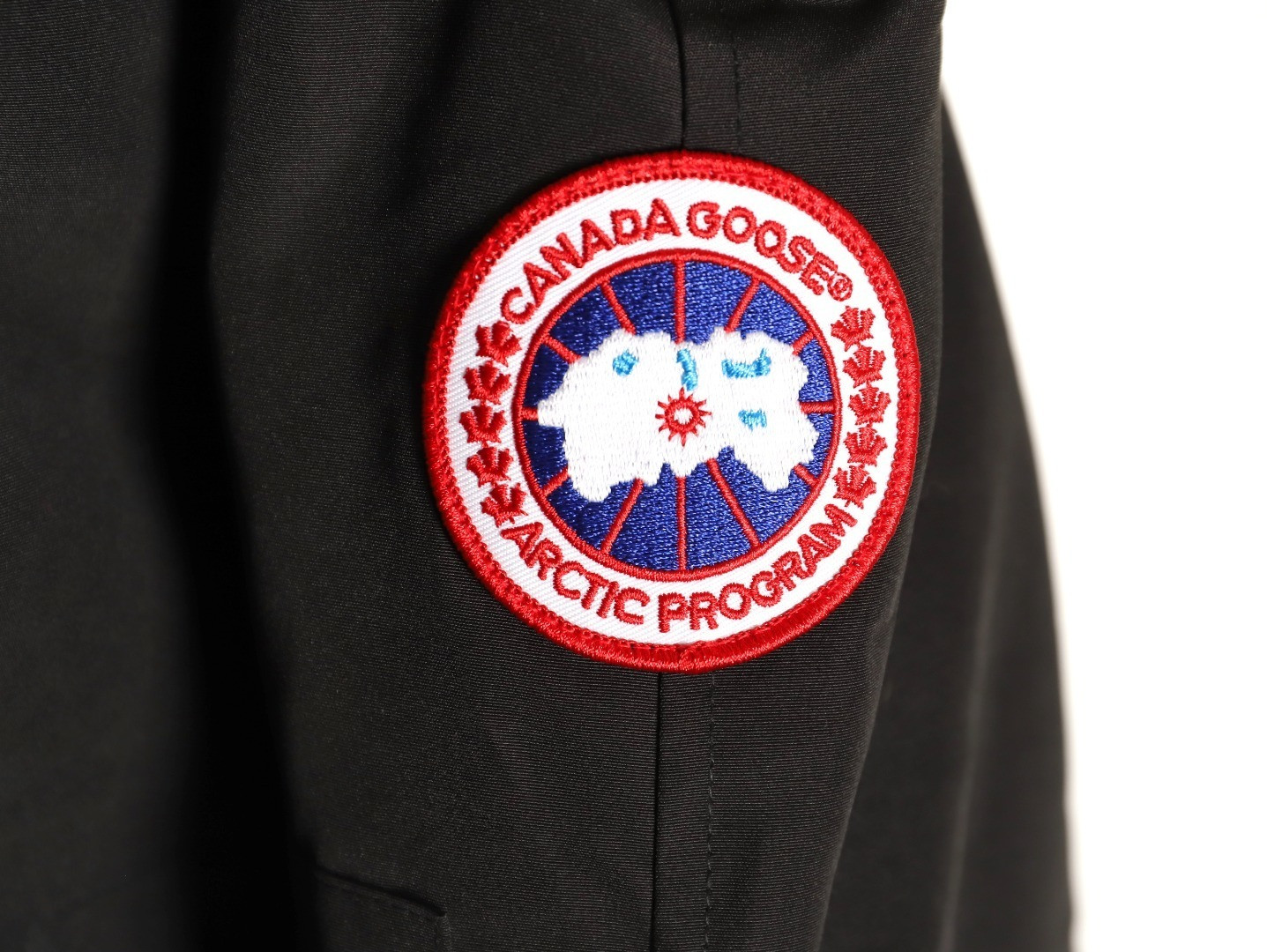 Can*a G00se Short Puffer jacket