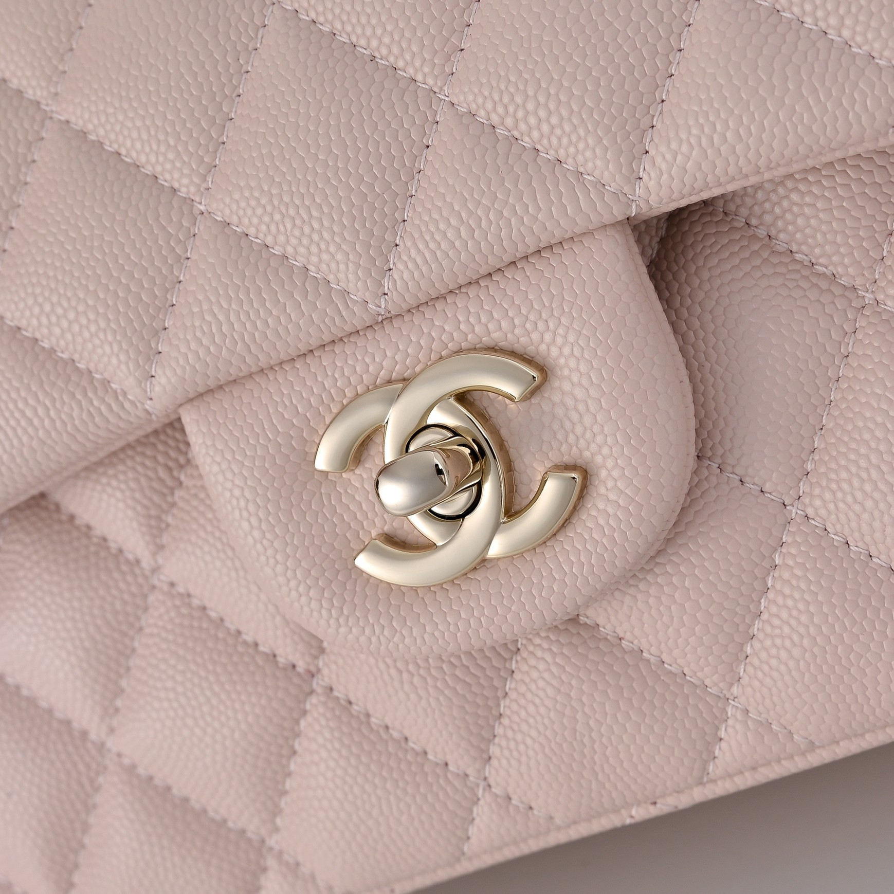 Ch**el classic flap handbag light pink with light gold hardware and caviar leather a01113 23x14.5x6cm