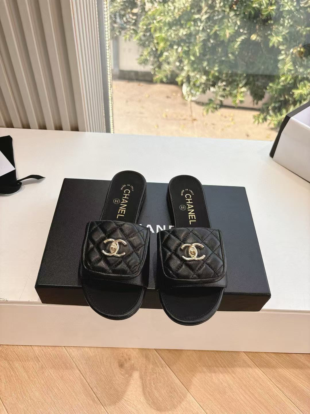 UA Ch**el Slippers