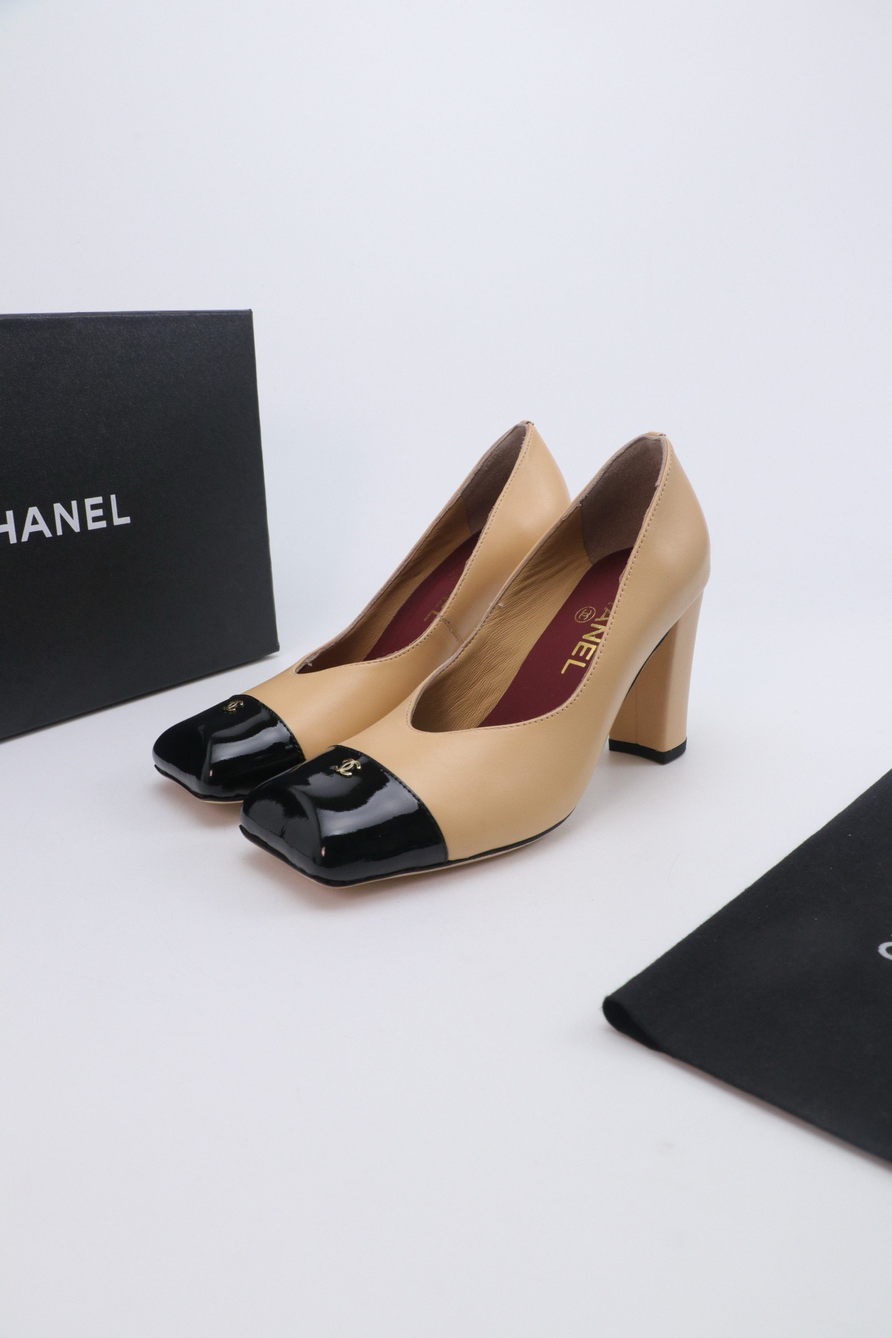 ua Ch**el pumps