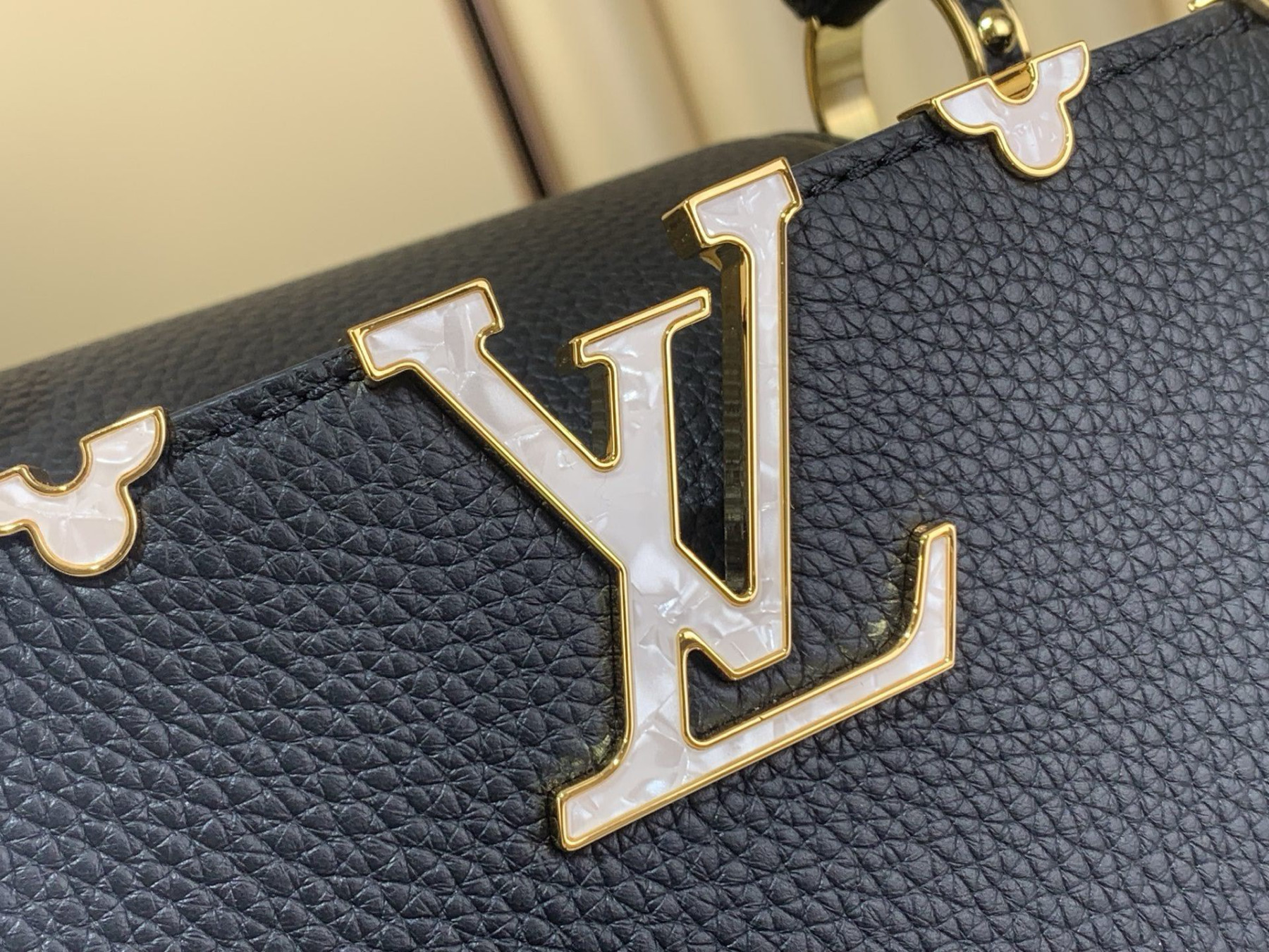 LV Capucines BB M25404 27x17.3x9cm