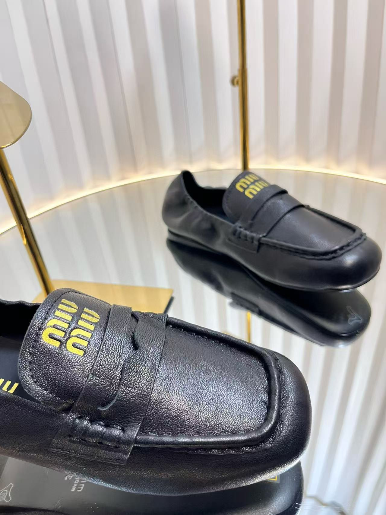 ua M1v M1v ruches nappa leather loafers