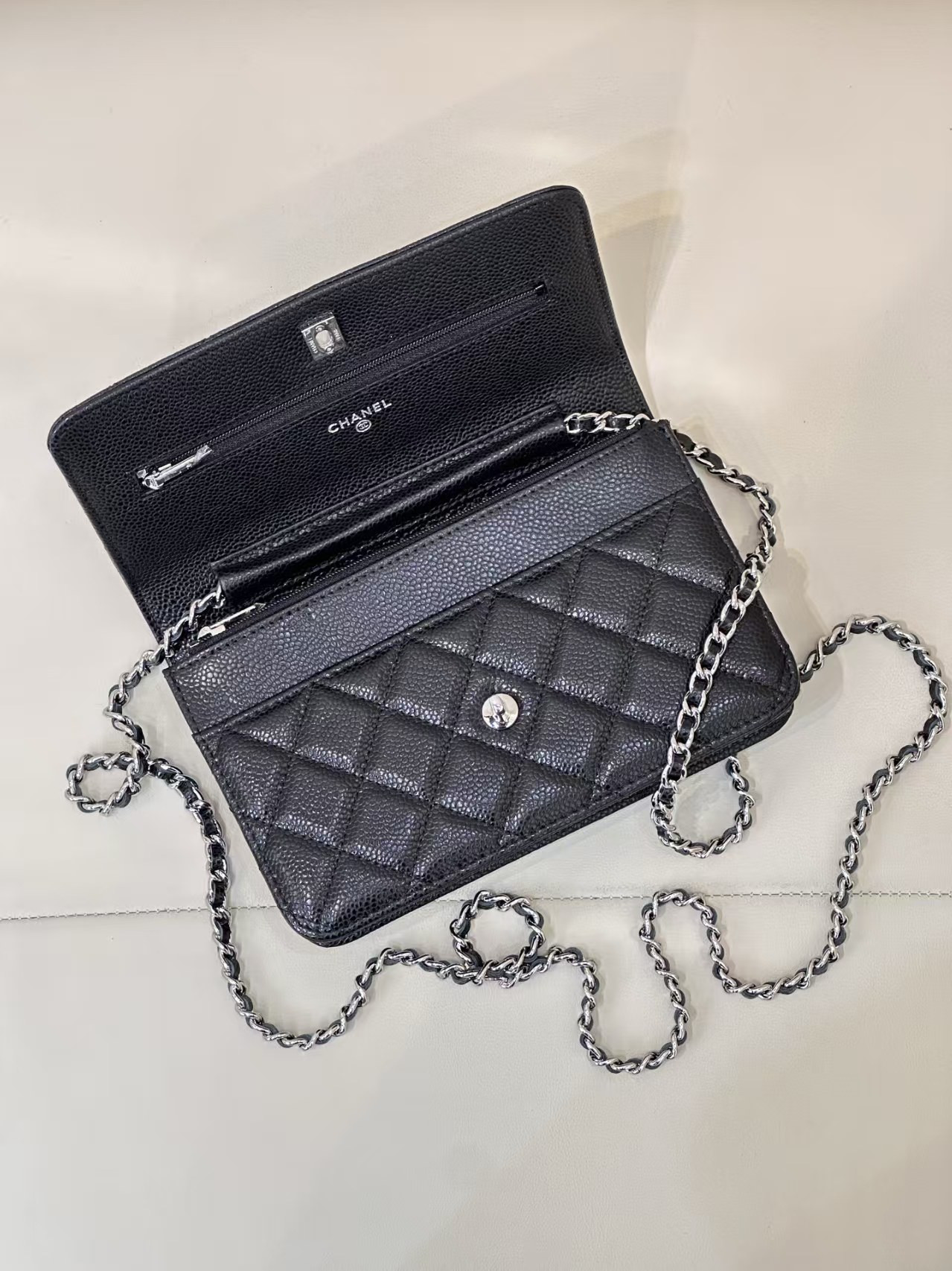 Ch**el WOC CLASSIC WALLET ON CHAIN 13x19cm