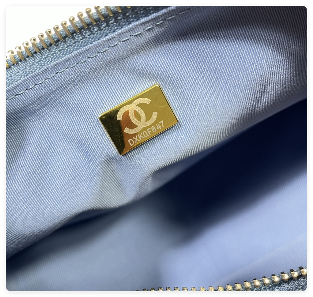 ch**el cruise 2024/25 large hobo bag washed De*1m & gold-tone metal blue  22x 31x 15cm