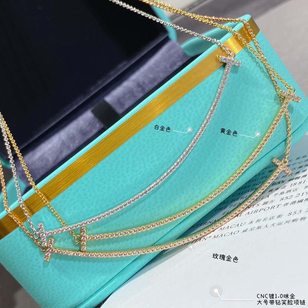 t*f*ny & co. large smile with D1am0nd necklace