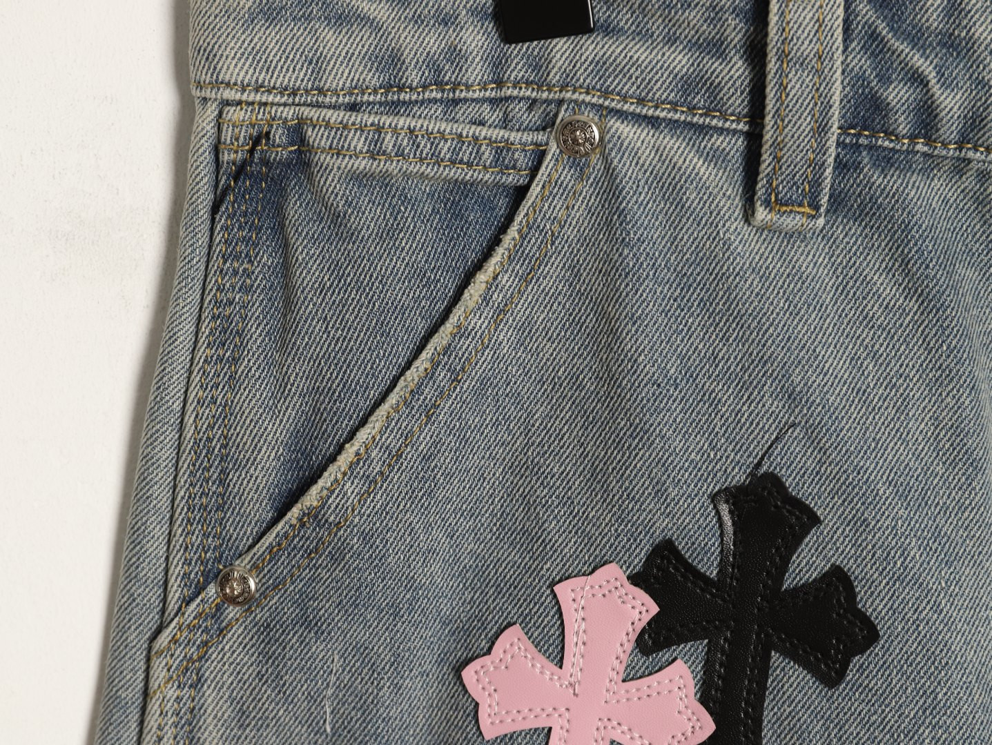 Ch*0me He**ts shorts
