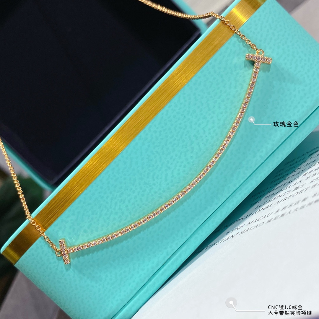 t*f*ny & co. large smile with D1am0nd necklace