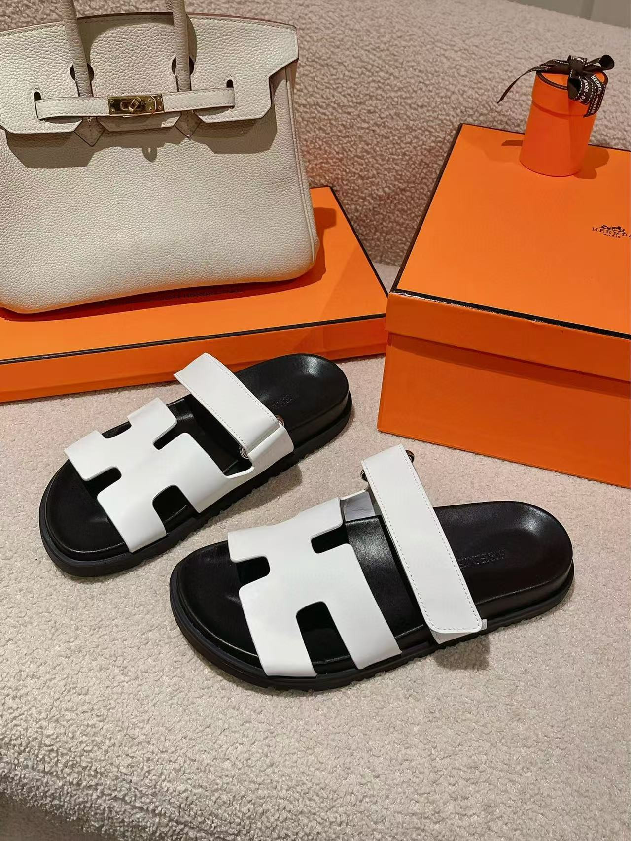 UA H**me5 Chypre Sandal