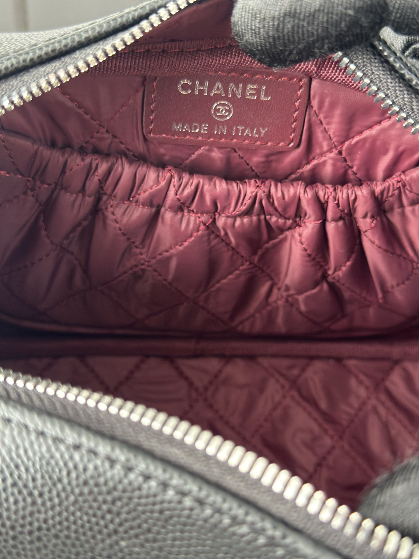Ch**el quilted cosmetic bag silver hardware a31102 18.5x6x11cm