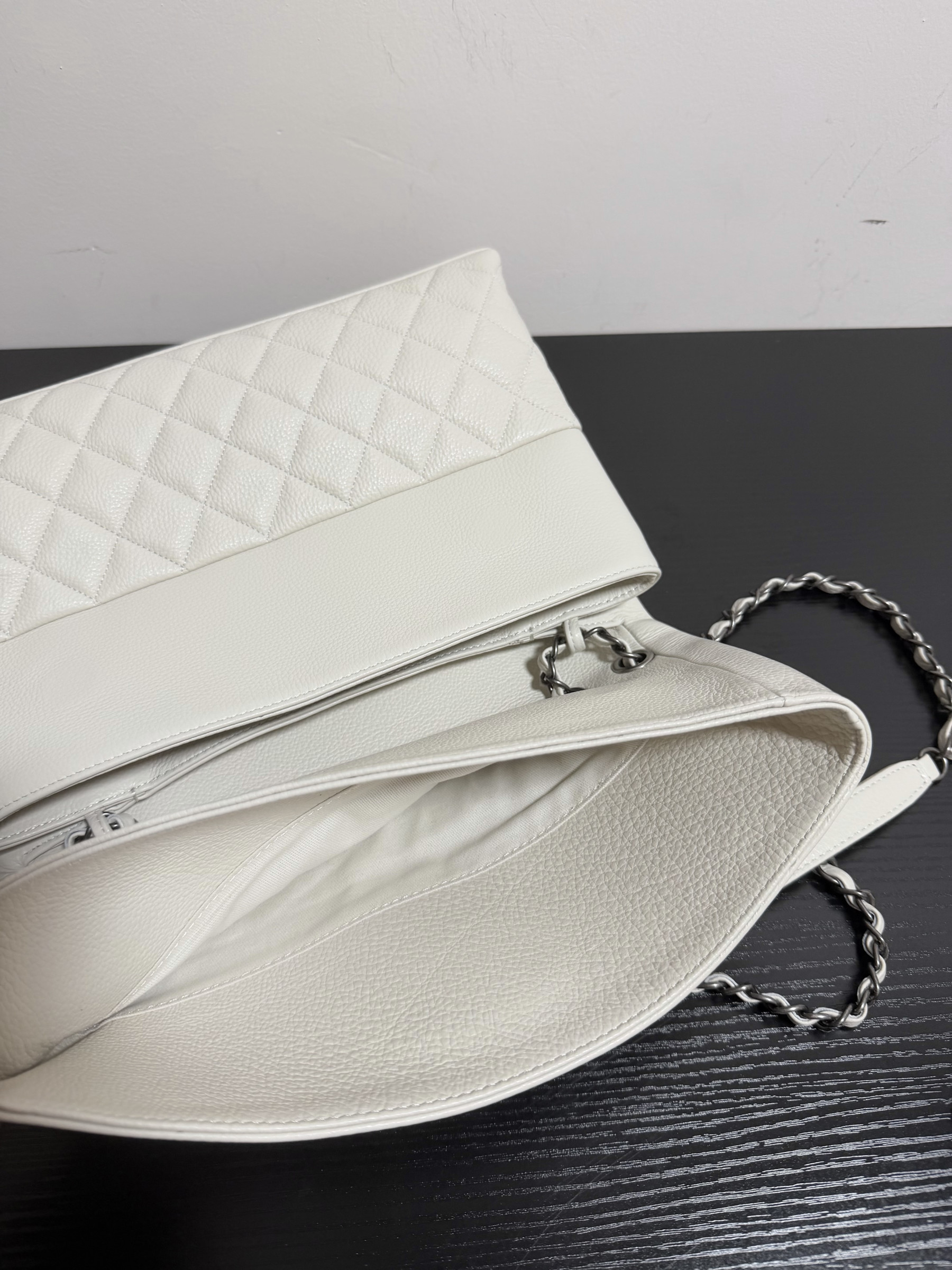 Ch**el hampton flap handbag as7095 32x19x7.5cm