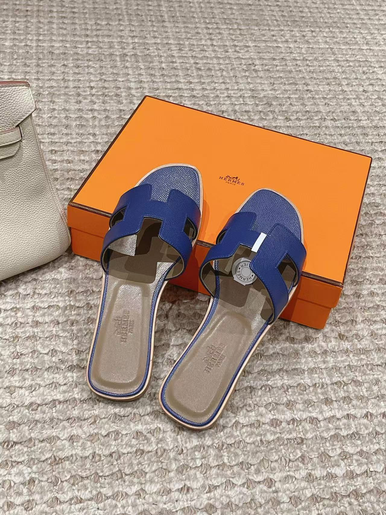UA H**me5 Oran sandal