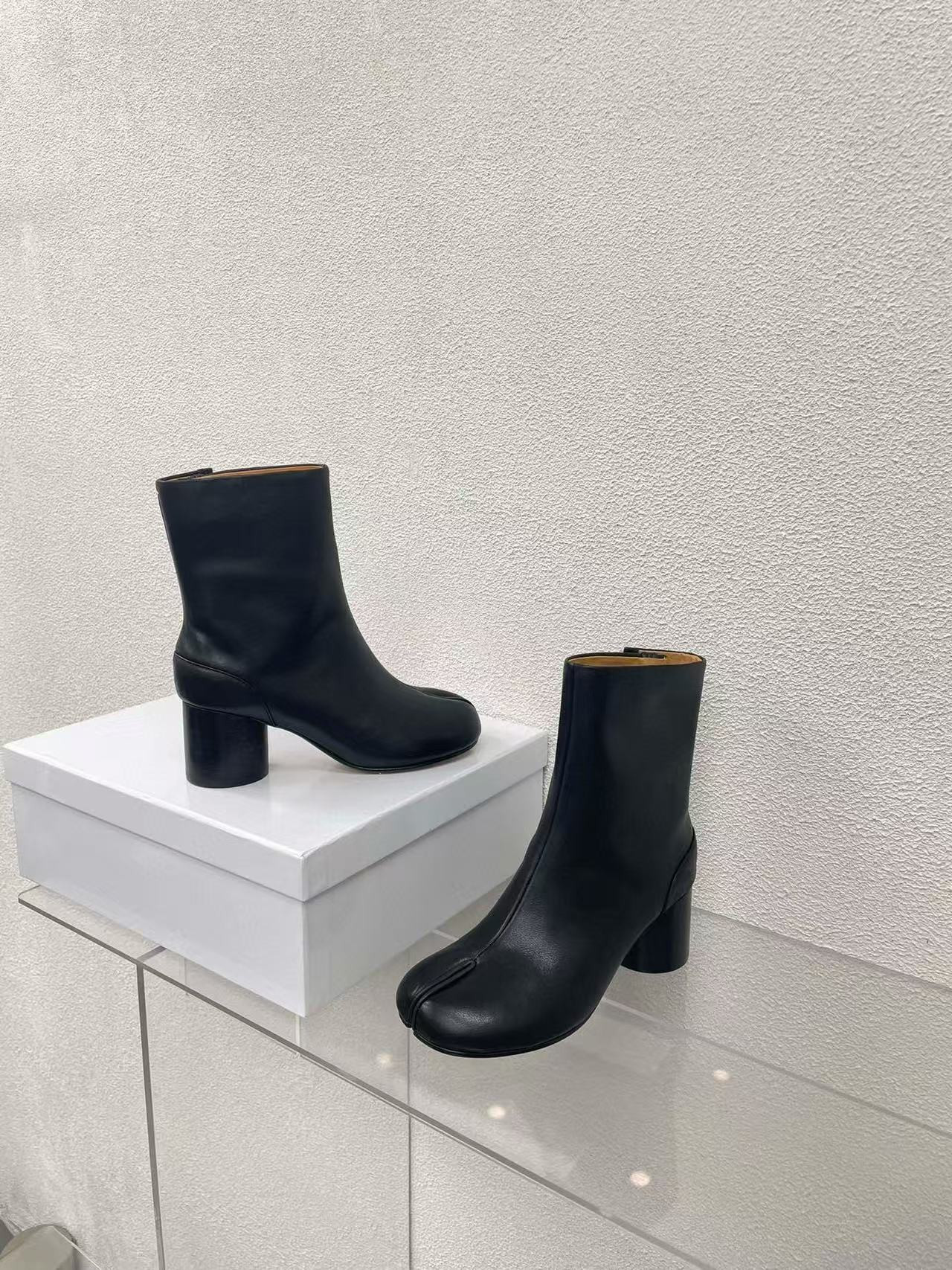 UA Ma1s0n Marg*e1a Tabi Ankle Boots