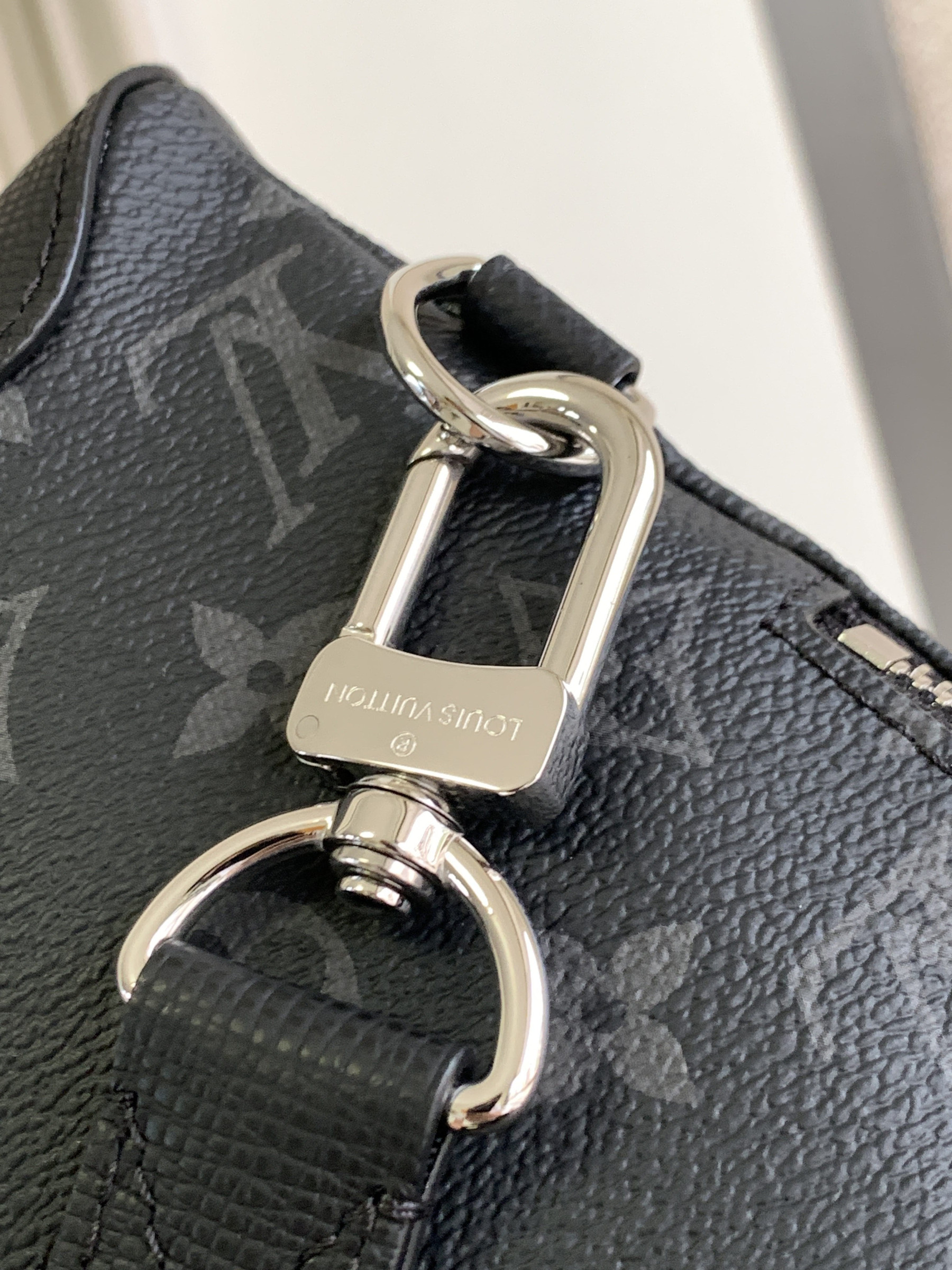 LV Duo Slingbag M30936 20x42x6cm