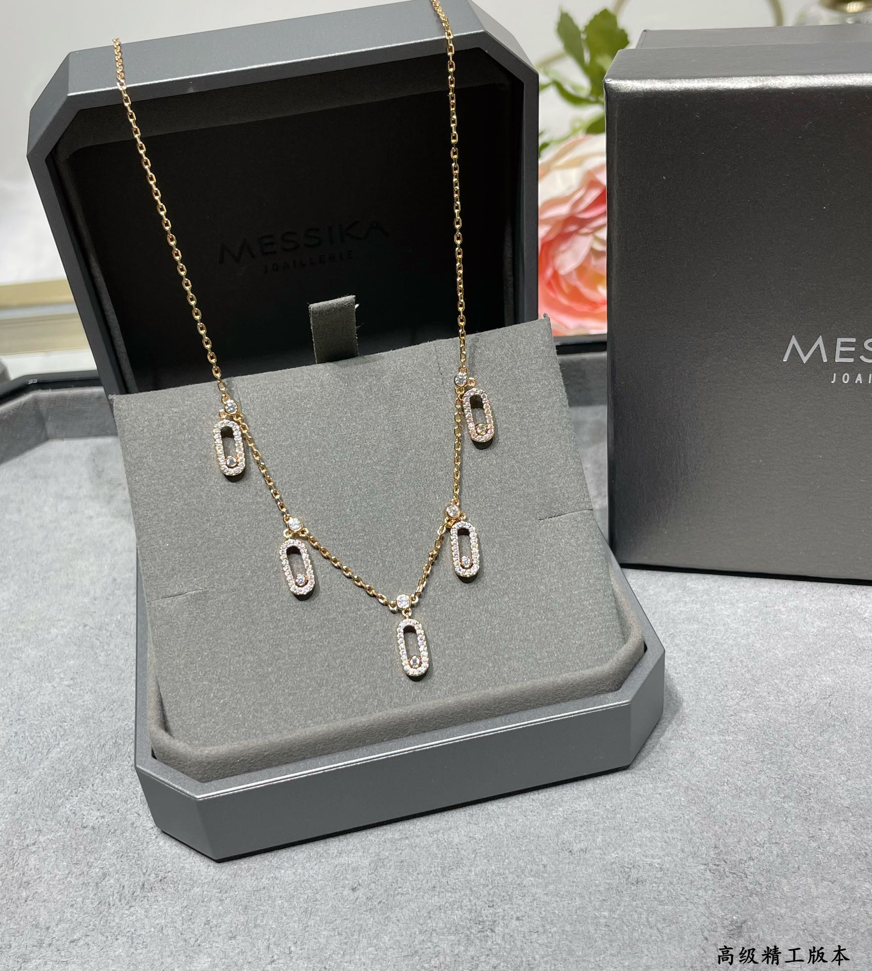 Mes1kaa five d1am0nd moving necklace