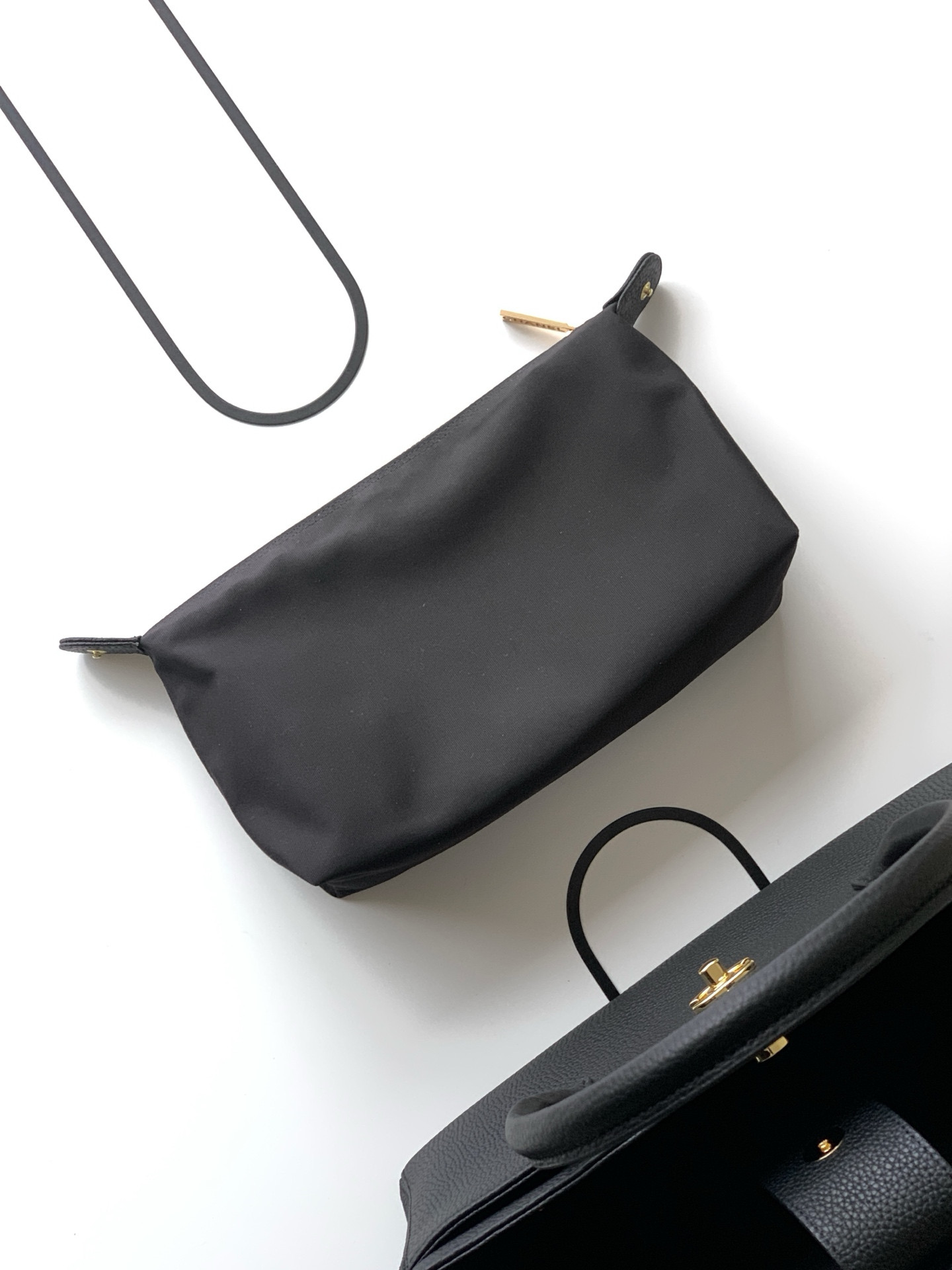 Ch**el executive cerf tote 32x17.5x13cm