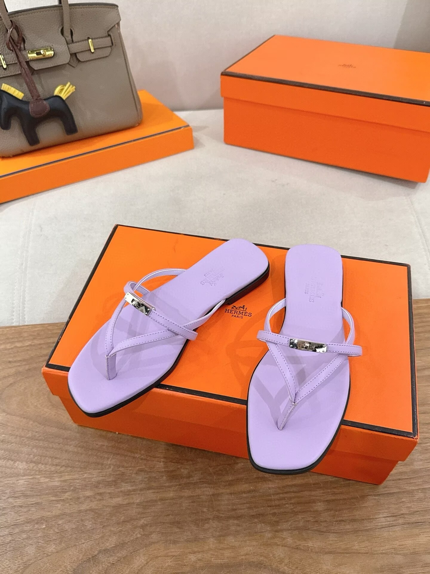 ua H**me5 miss sandals