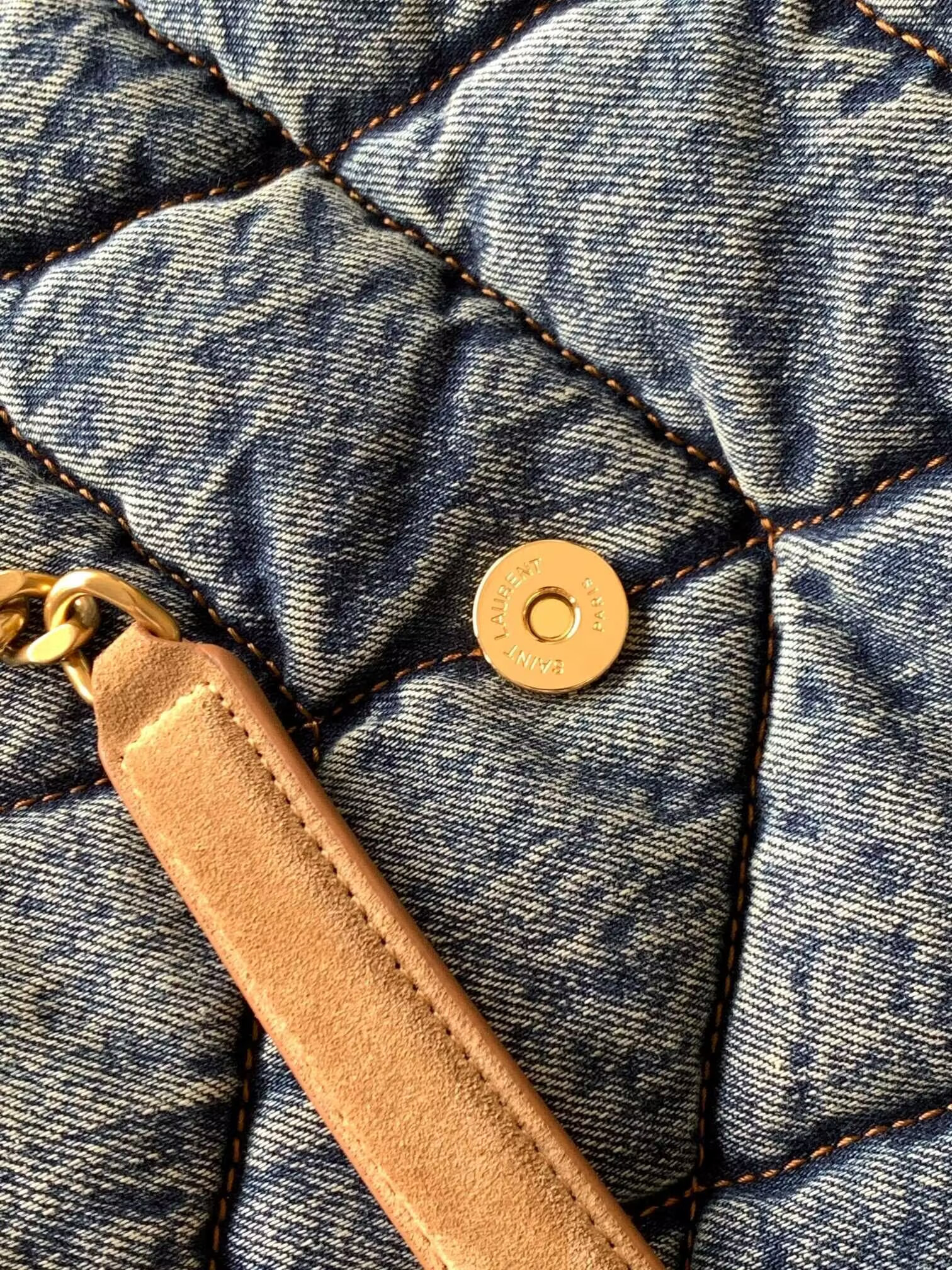 y51 puffer in suede and De*1m 35x23x13.5cm