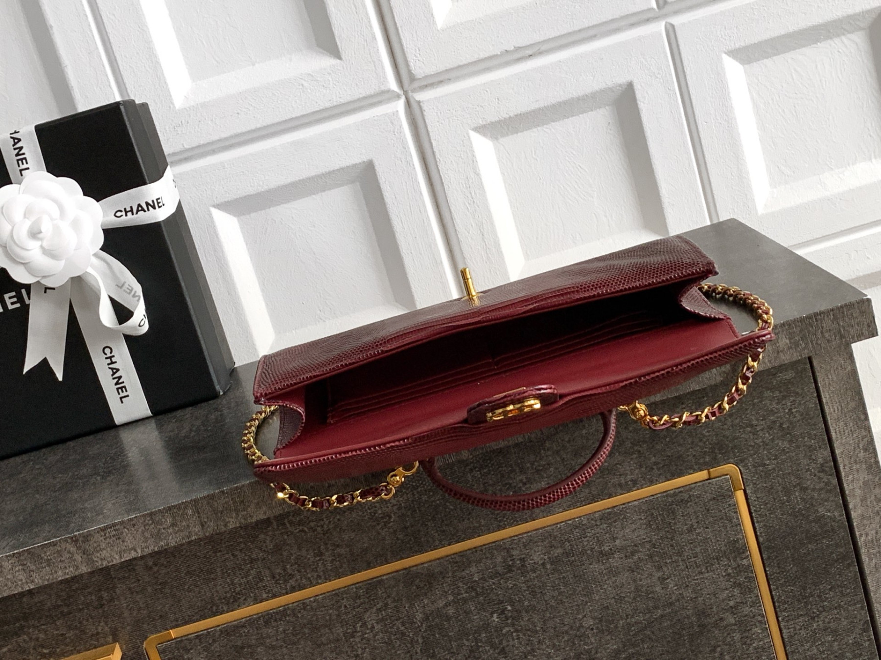 Ch**el clutch with chain ap5280 9.5x25x5cm