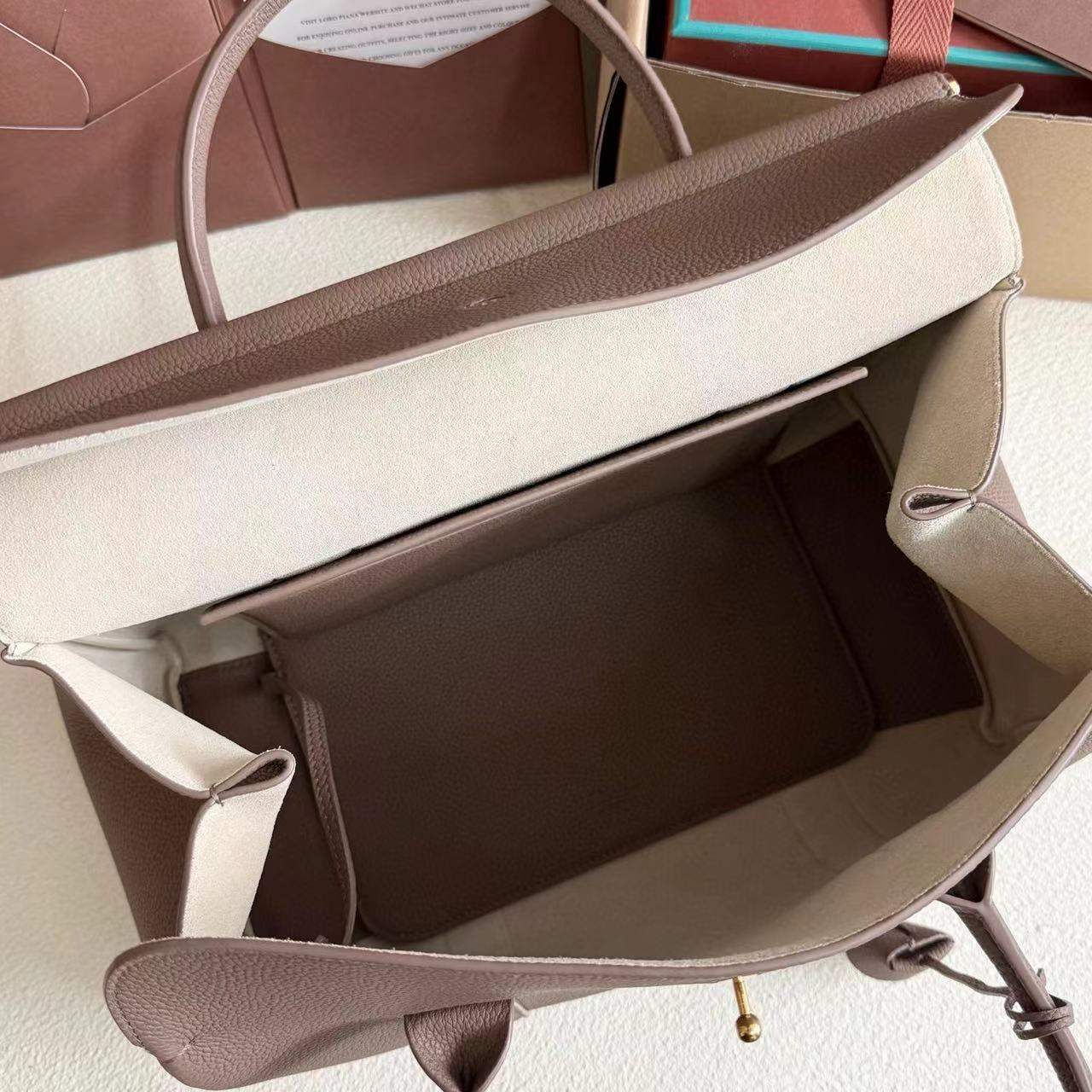 L0r0 P1ana loom bag l32 grained calfskin 33 x 23 x 18 cm
