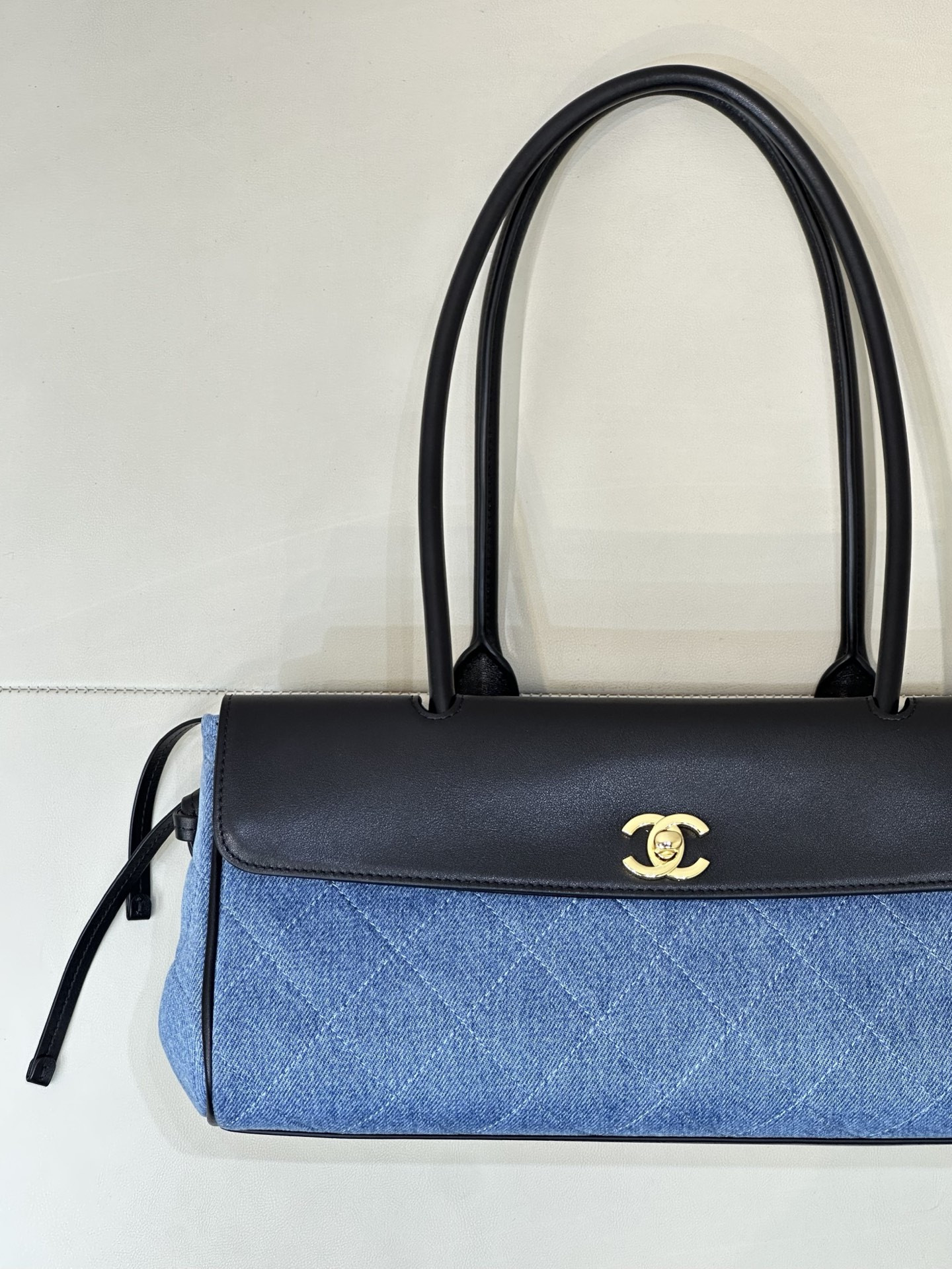 Ch**el small tote as6288 15x31x12cm