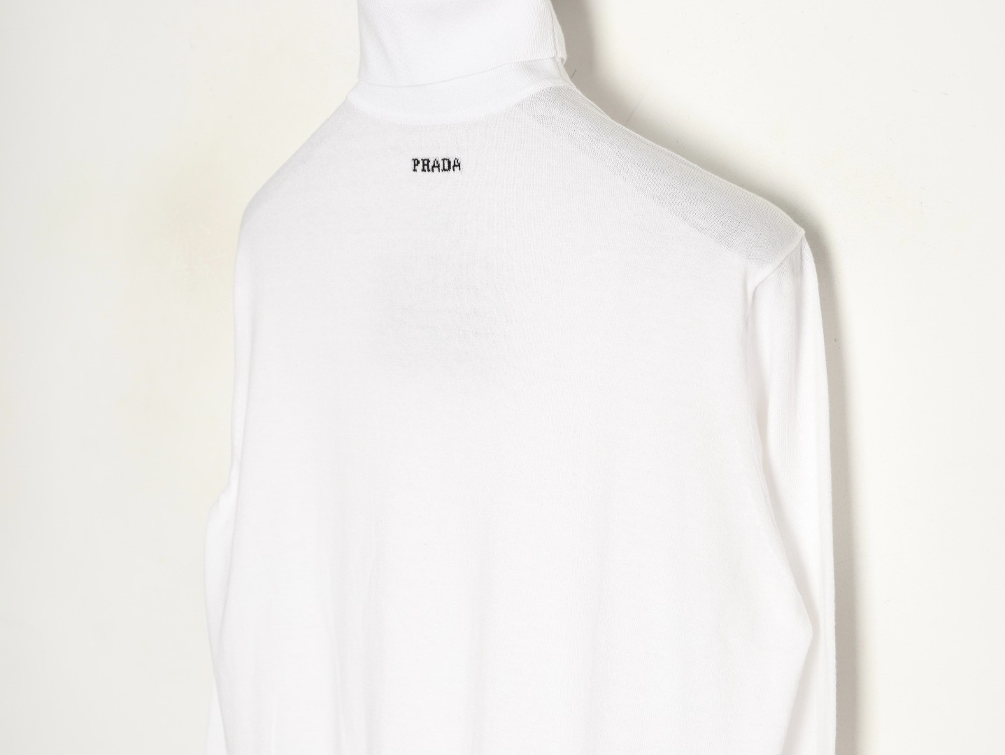 Pra*a prd sweaters