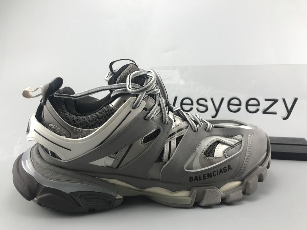 UA TRACK TRAINERS IN GREY AND WHITE MESH AND NYLON